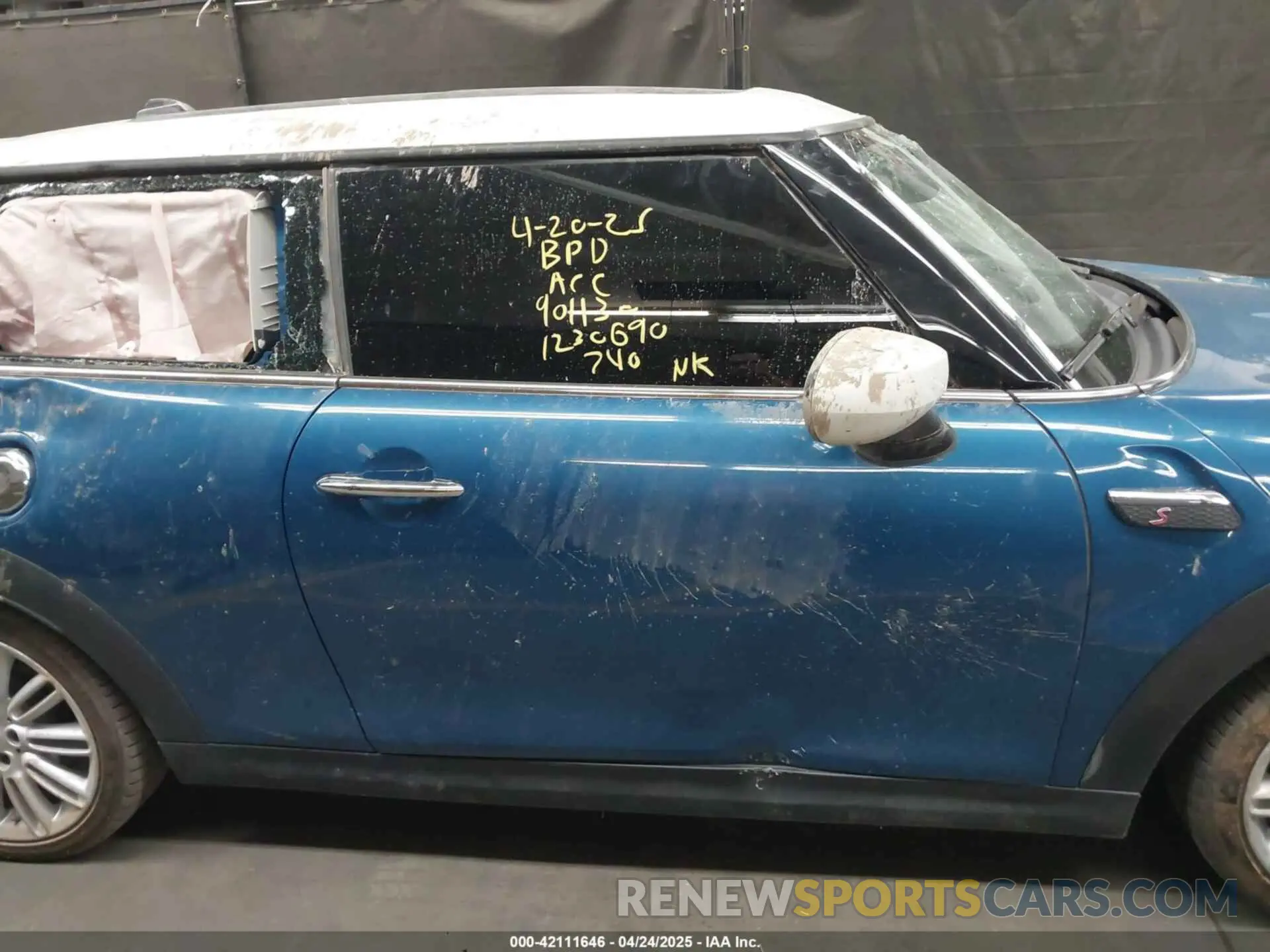 13 Photograph of a damaged car WMW53DH05N2R09949 MINI HARDTOP 2022