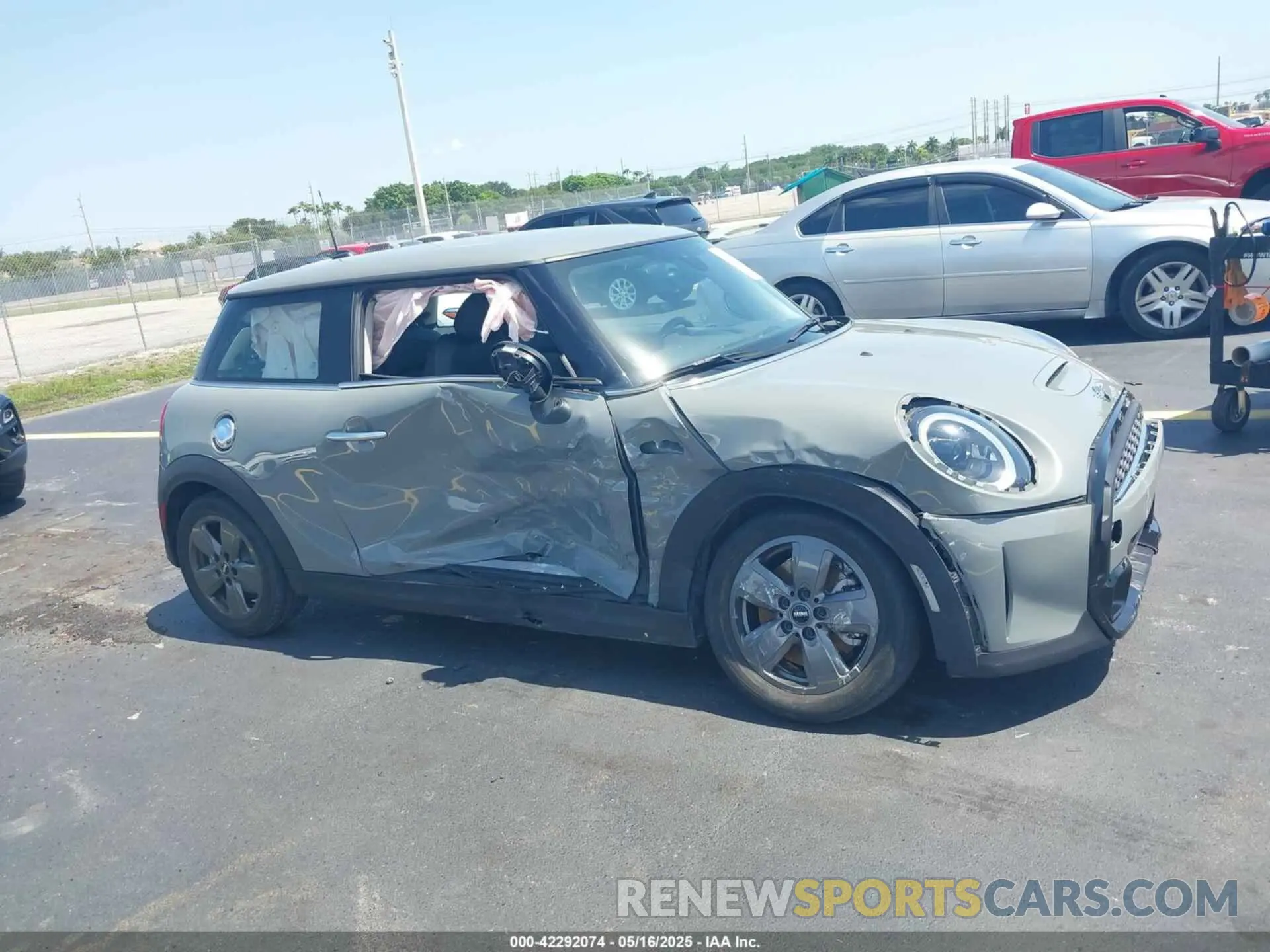 6 Photograph of a damaged car WMW53DH0XN2R63568 MINI HARDTOP 2022