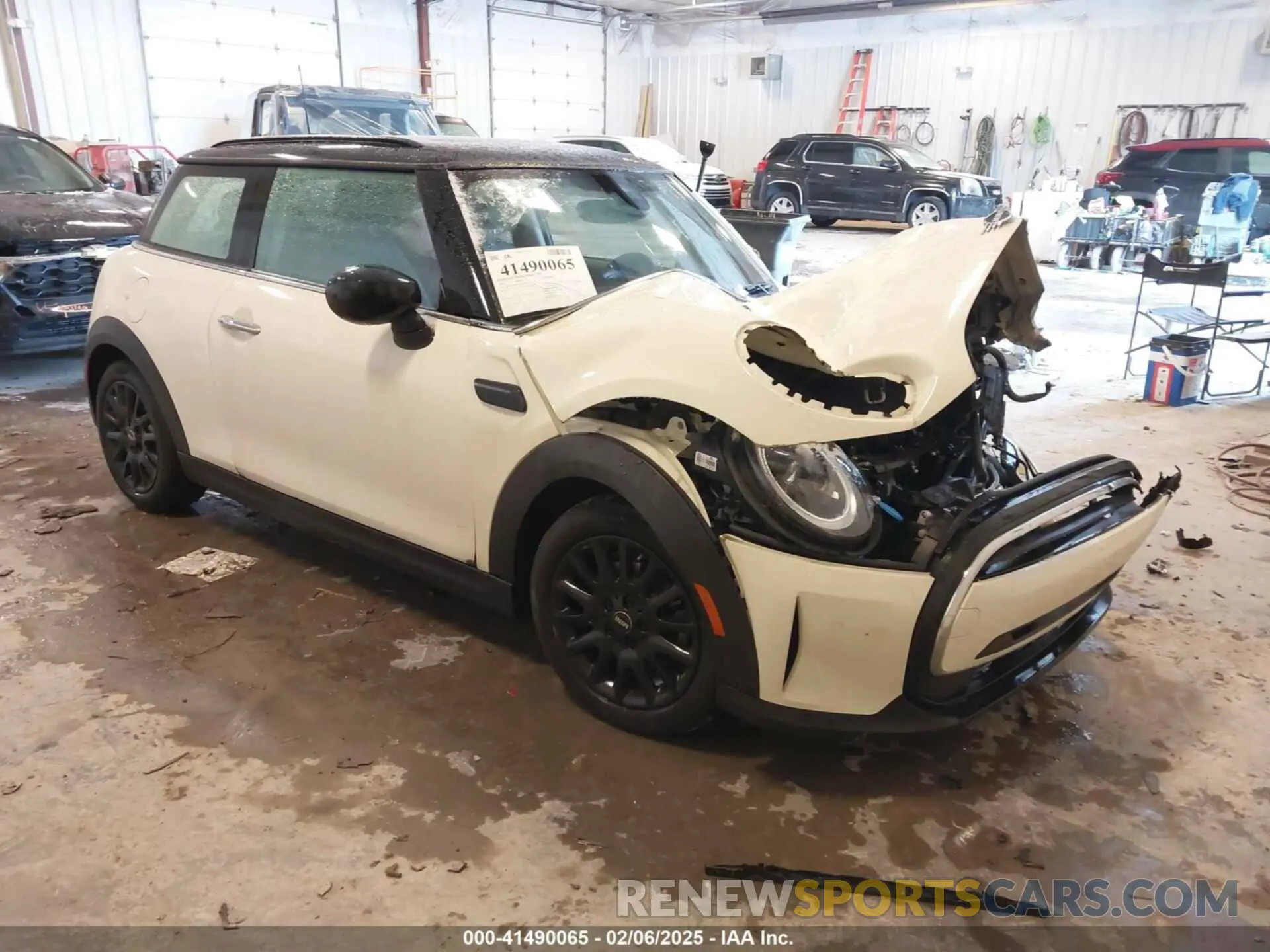 1 Фотография поврежденного автомобиля WMW33DH01P2T73141 MINI HARDTOP 2023