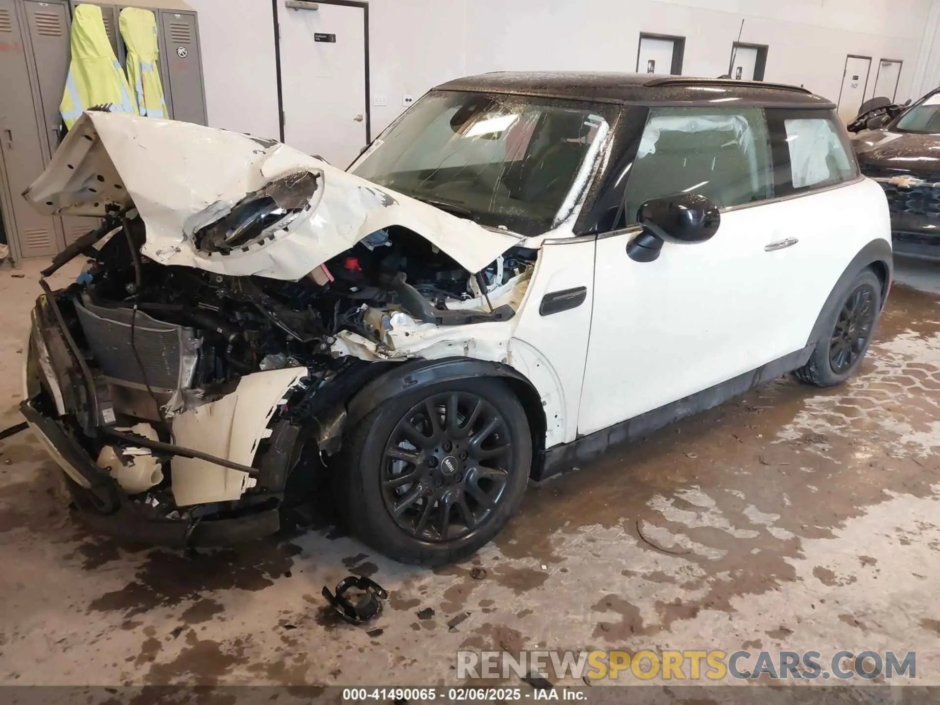 2 Фотография поврежденного автомобиля WMW33DH01P2T73141 MINI HARDTOP 2023