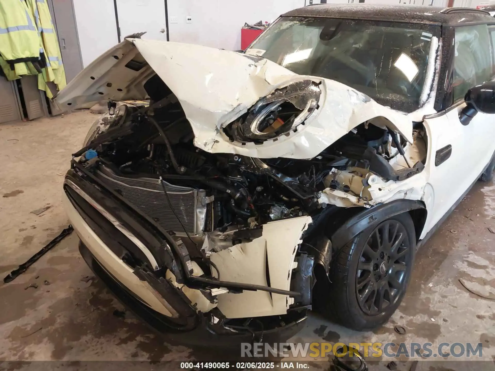 6 Фотография поврежденного автомобиля WMW33DH01P2T73141 MINI HARDTOP 2023