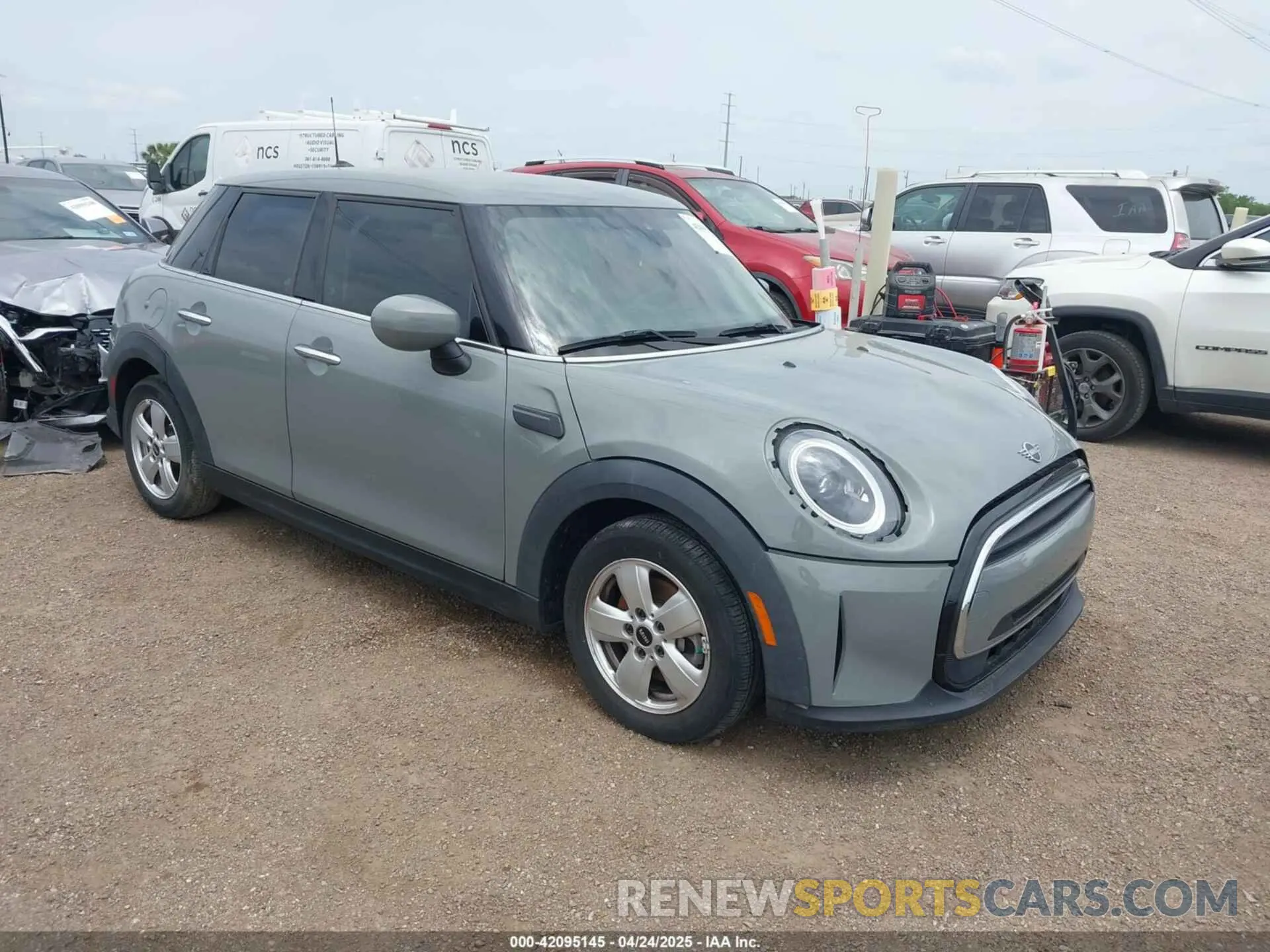 1 Фотография поврежденного автомобиля WMW33DK03P2S67119 MINI HARDTOP 2023