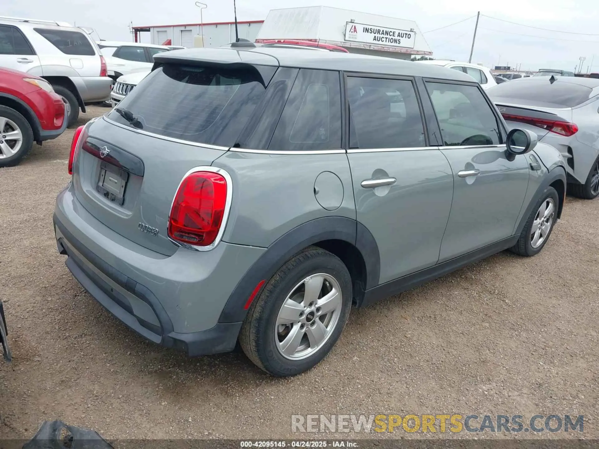 4 Фотография поврежденного автомобиля WMW33DK03P2S67119 MINI HARDTOP 2023