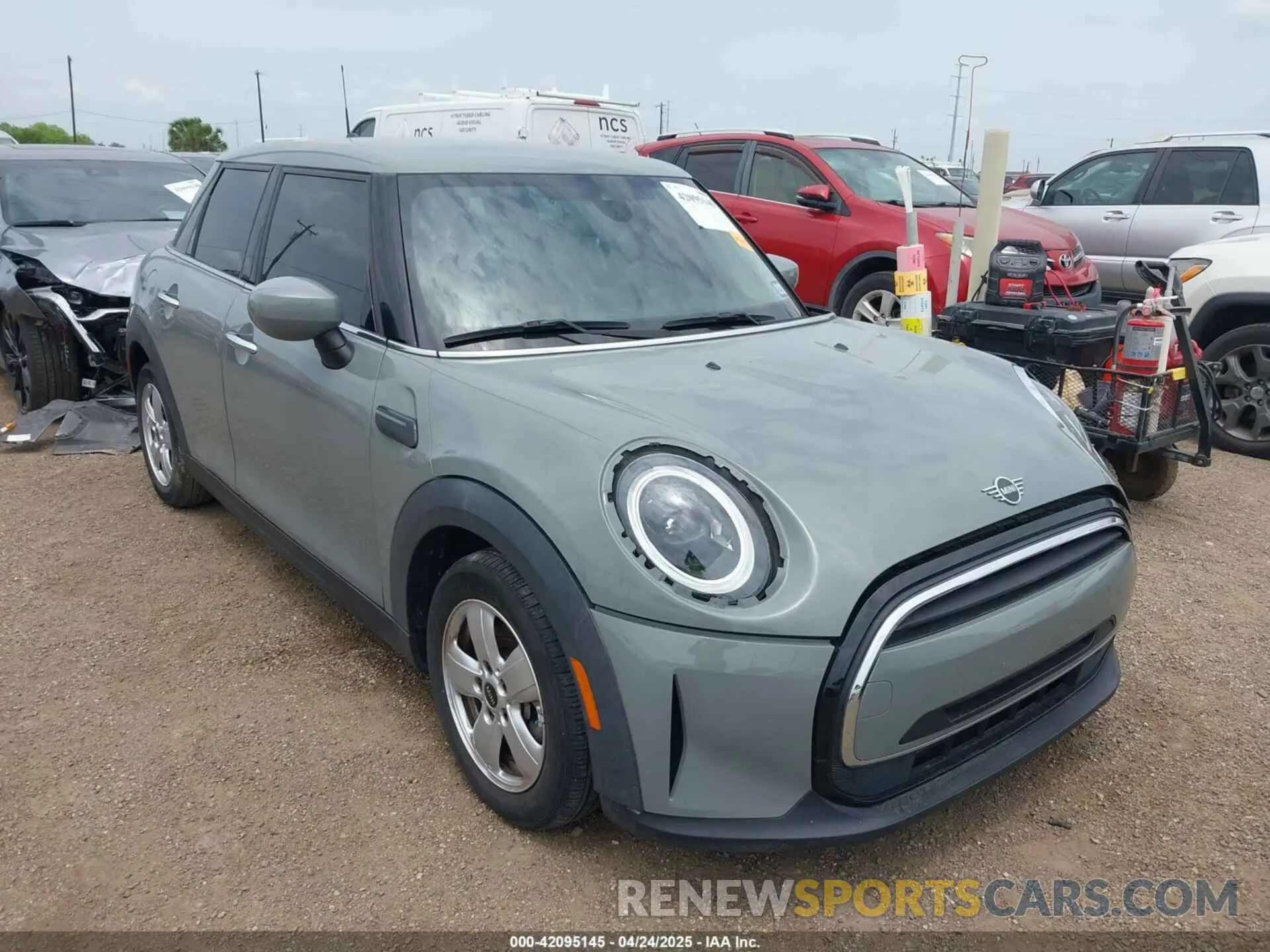 6 Фотография поврежденного автомобиля WMW33DK03P2S67119 MINI HARDTOP 2023
