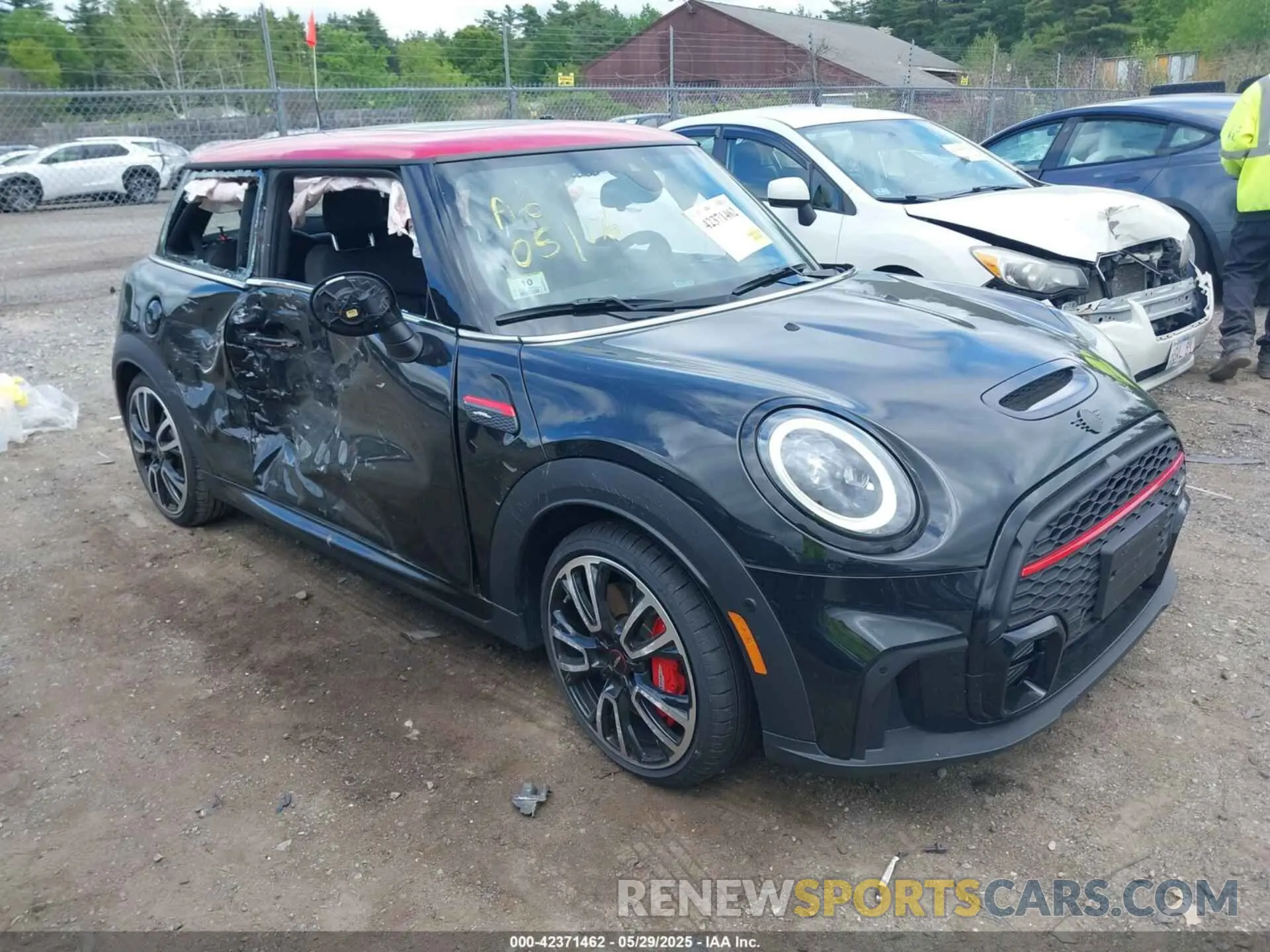 1 Фотография поврежденного автомобиля WMW73DH08P2T28604 MINI HARDTOP 2023