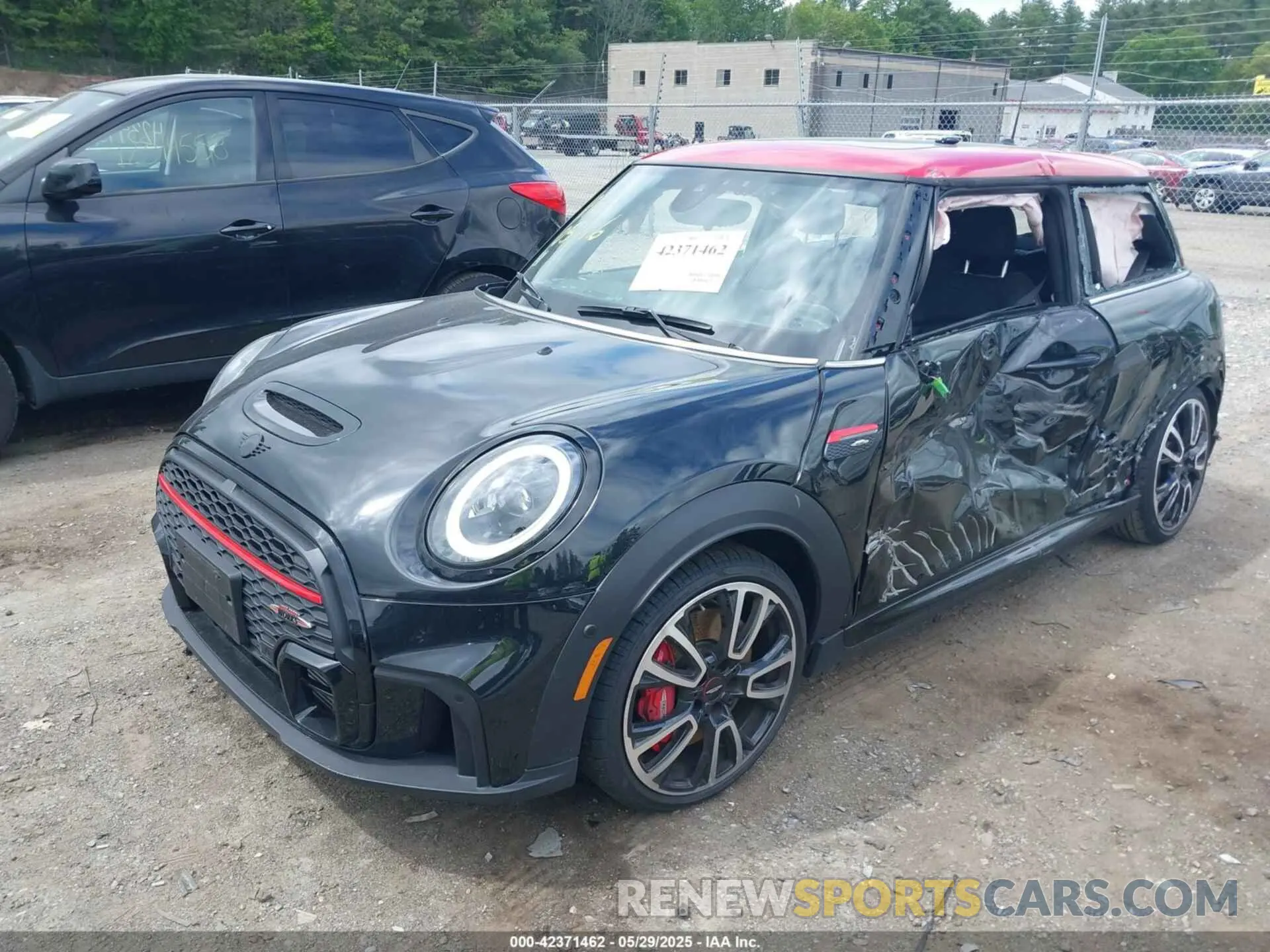 2 Фотография поврежденного автомобиля WMW73DH08P2T28604 MINI HARDTOP 2023