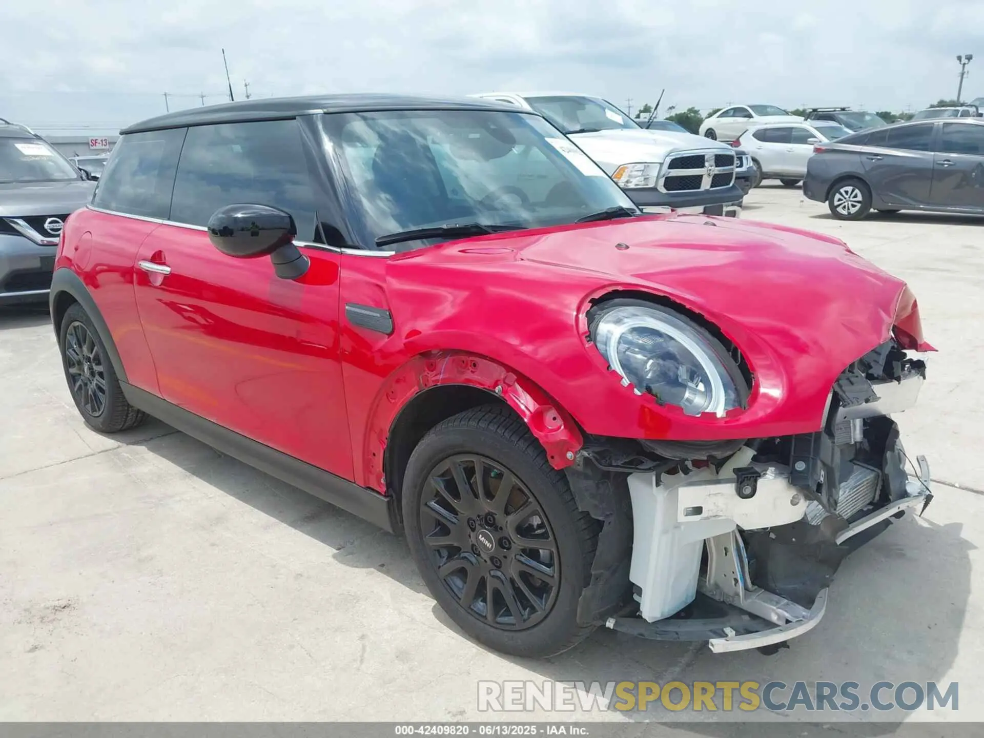 1 Photograph of a damaged car WMW33DH04R2V92209 MINI HARDTOP 2024