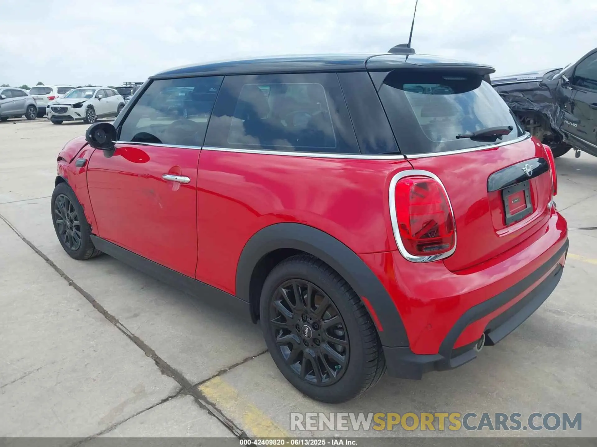 3 Photograph of a damaged car WMW33DH04R2V92209 MINI HARDTOP 2024
