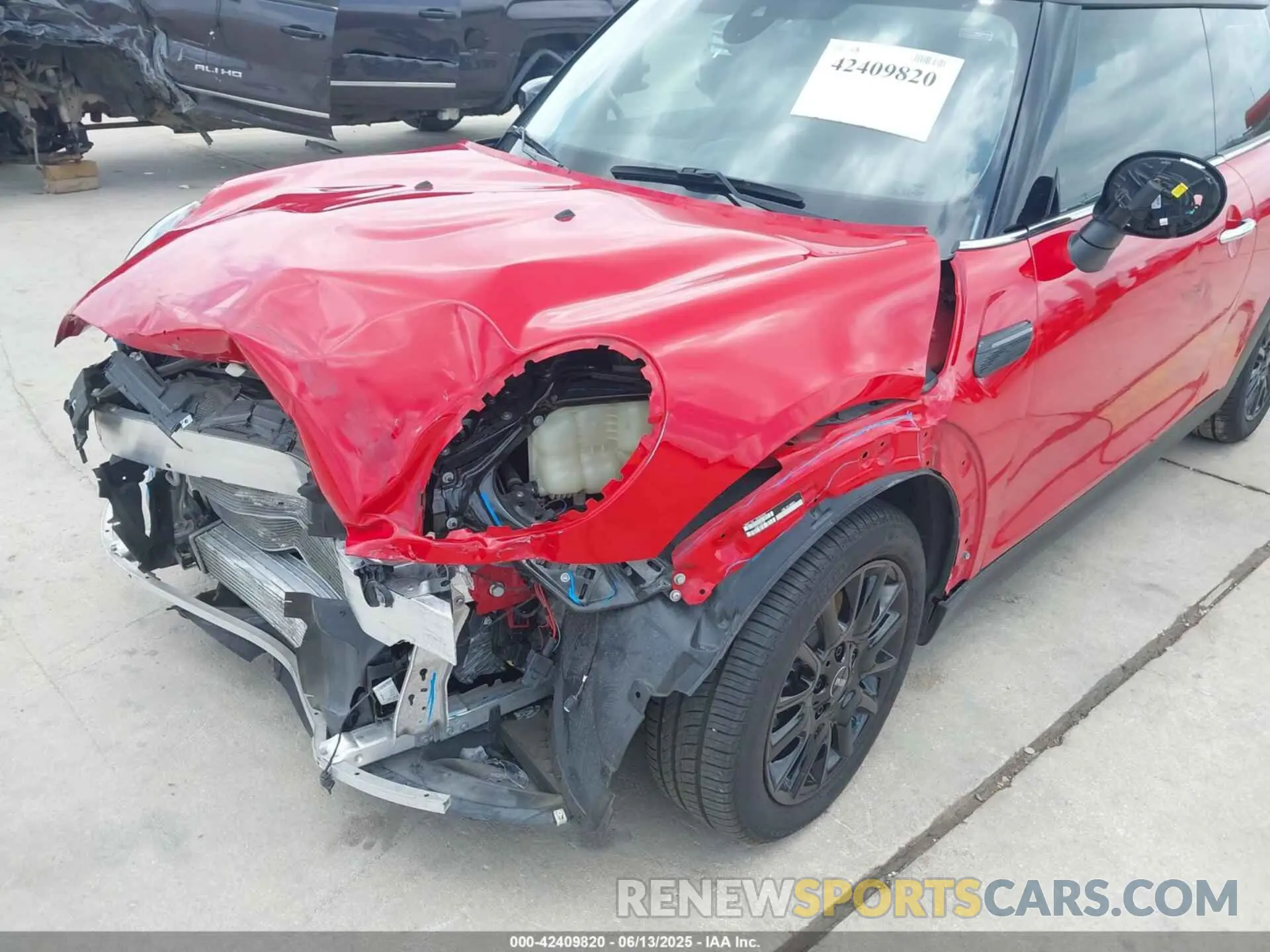 6 Photograph of a damaged car WMW33DH04R2V92209 MINI HARDTOP 2024