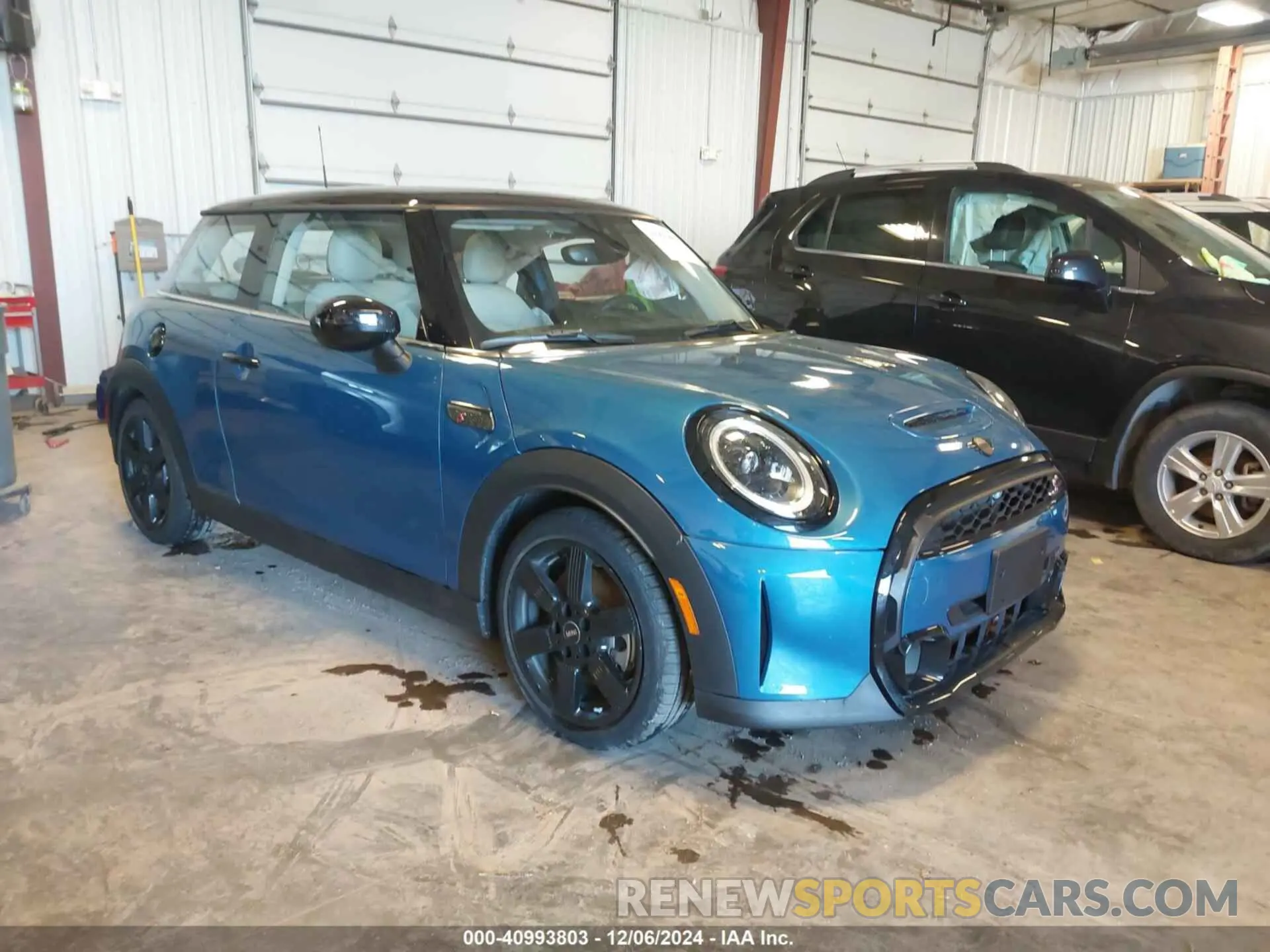 1 Photograph of a damaged car WMW53DH08R2U74513 MINI HARDTOP 2024