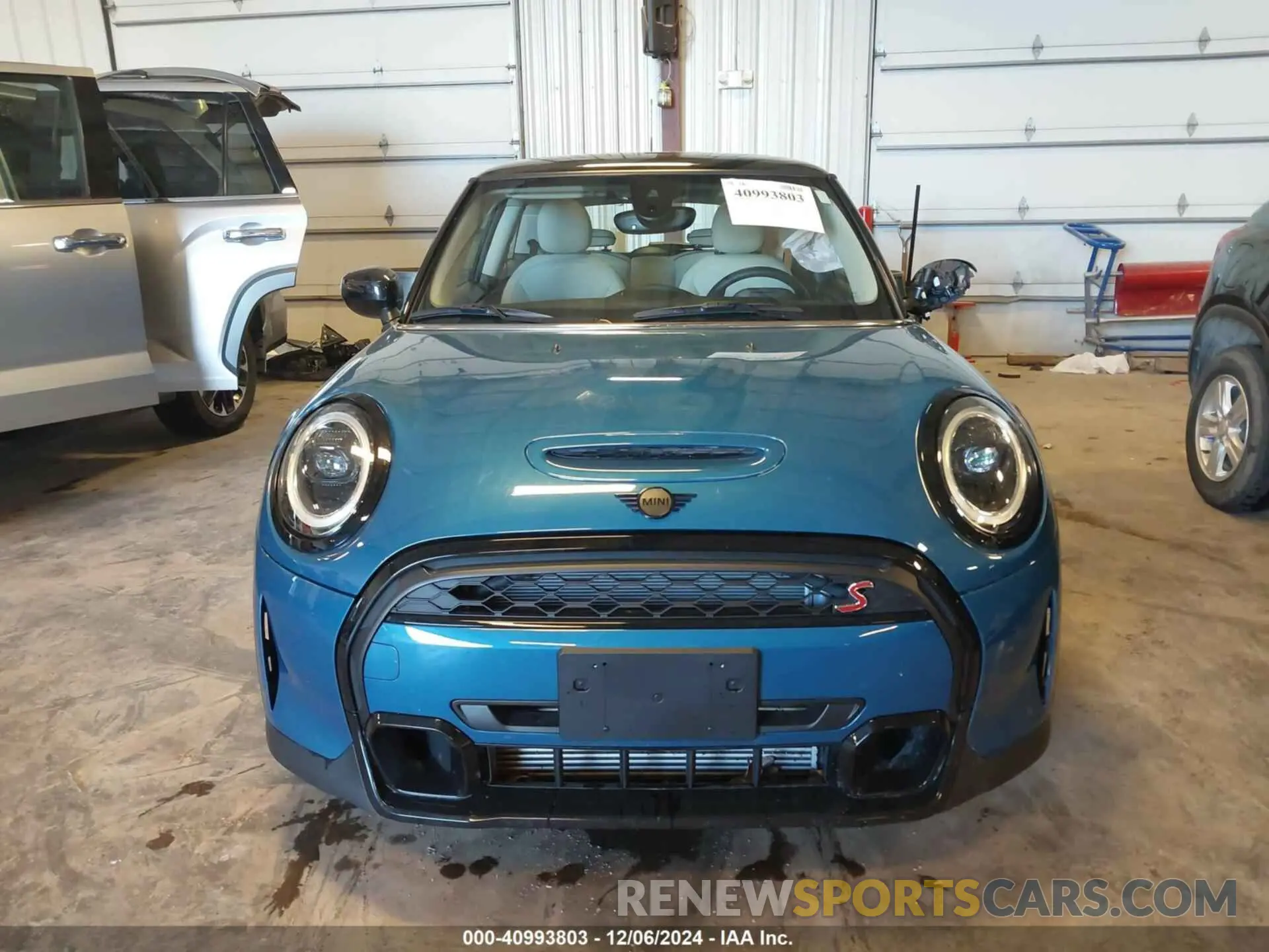 13 Photograph of a damaged car WMW53DH08R2U74513 MINI HARDTOP 2024