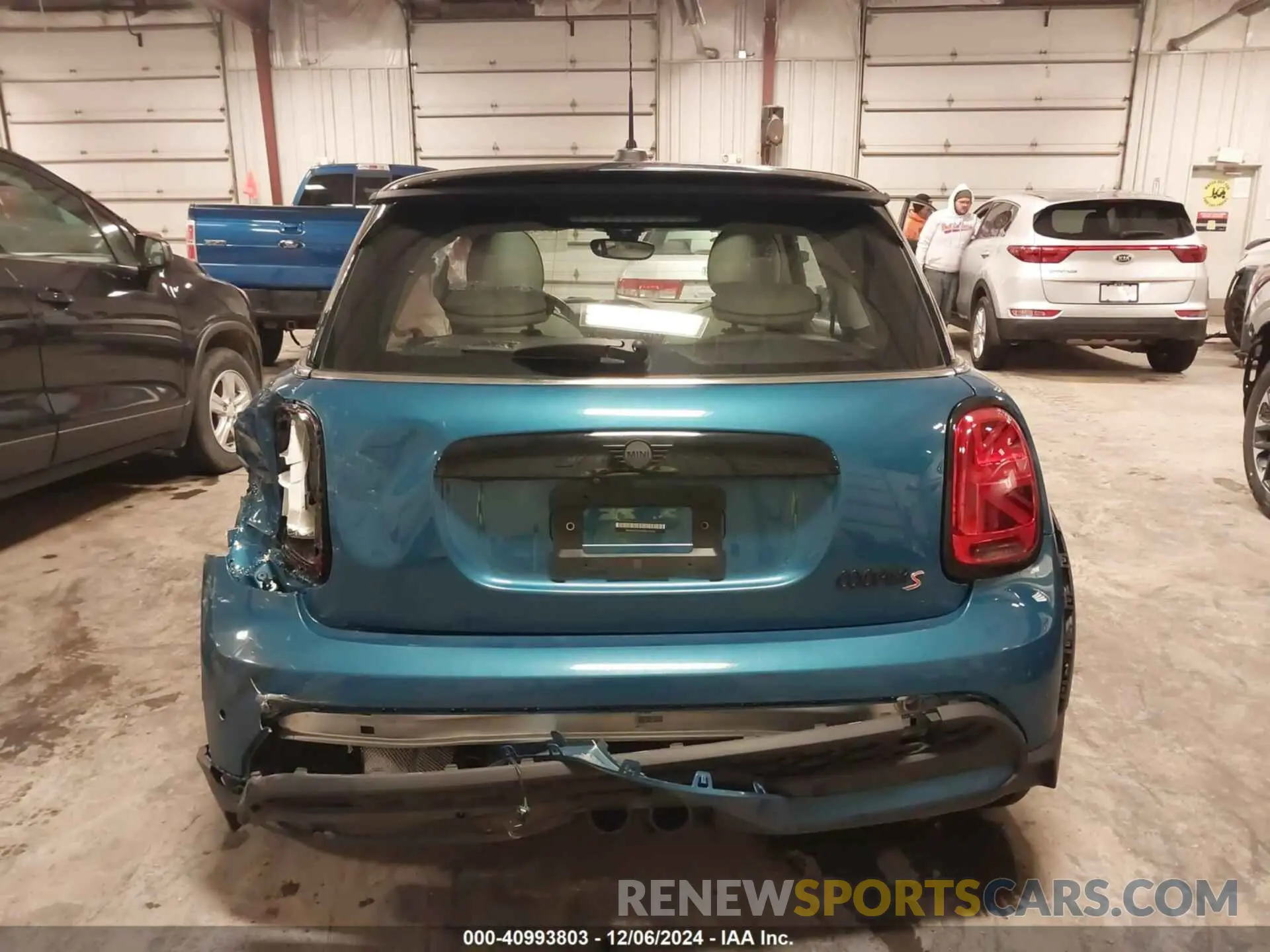 17 Photograph of a damaged car WMW53DH08R2U74513 MINI HARDTOP 2024