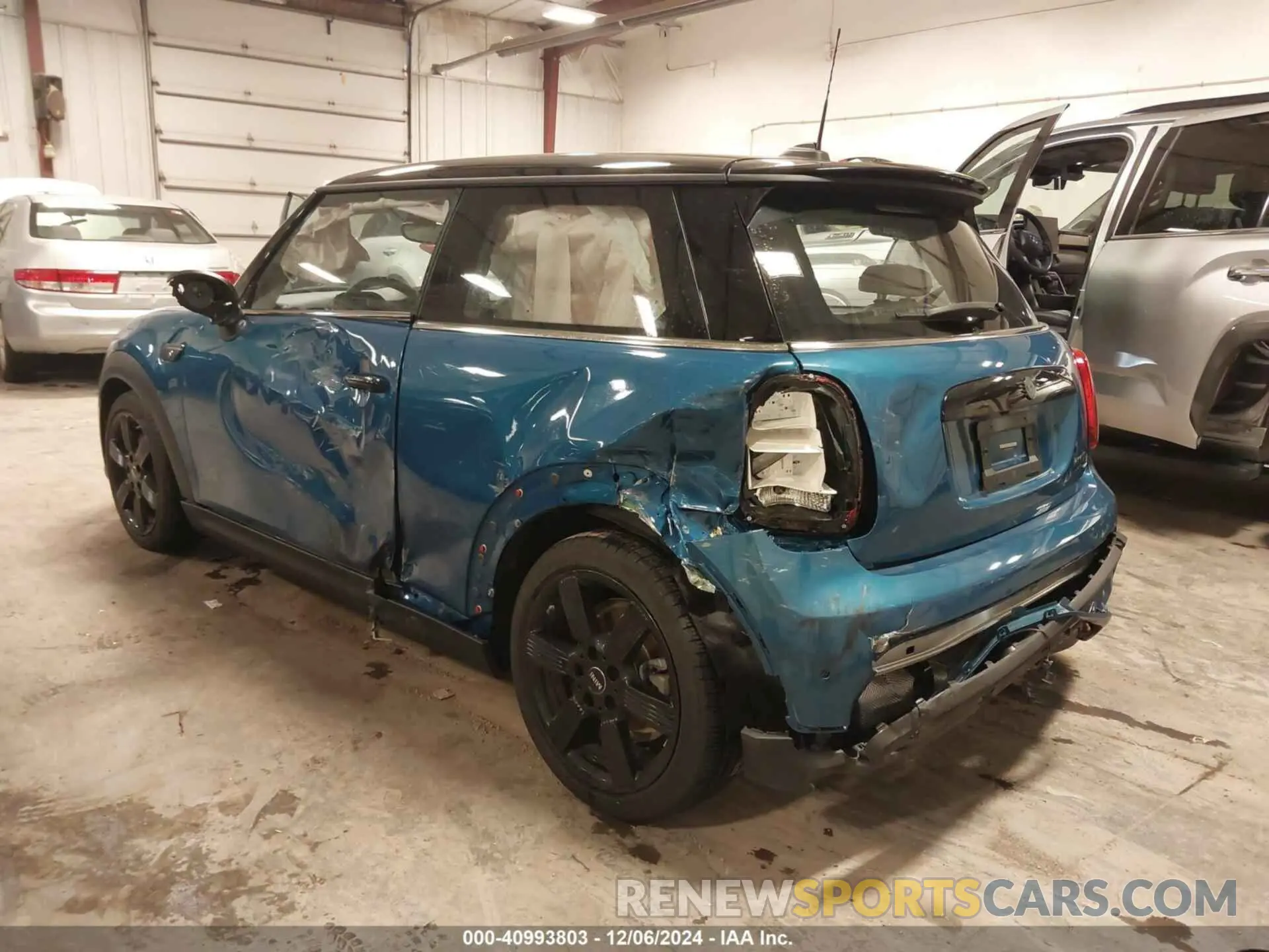 3 Photograph of a damaged car WMW53DH08R2U74513 MINI HARDTOP 2024