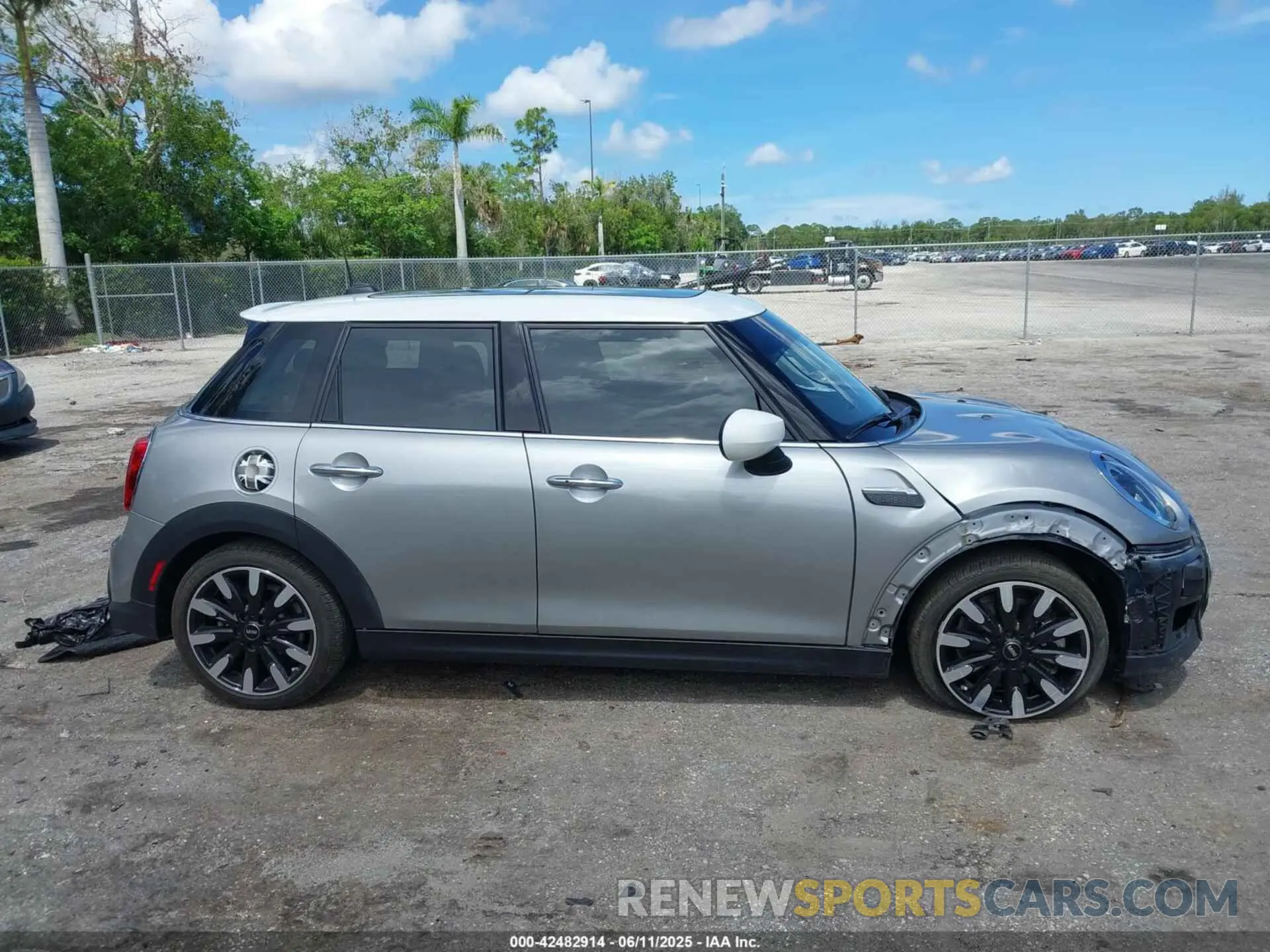 14 Photograph of a damaged car WMW53DK02R2V54074 MINI HARDTOP 2024