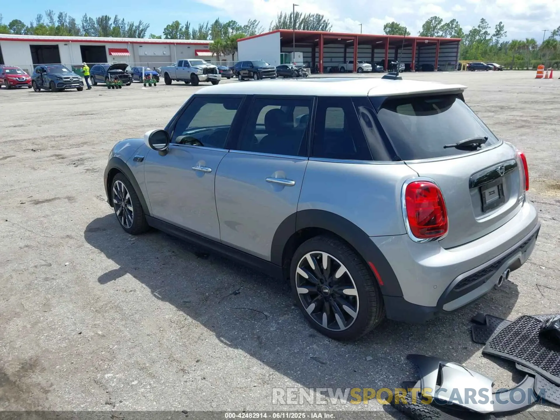 3 Photograph of a damaged car WMW53DK02R2V54074 MINI HARDTOP 2024