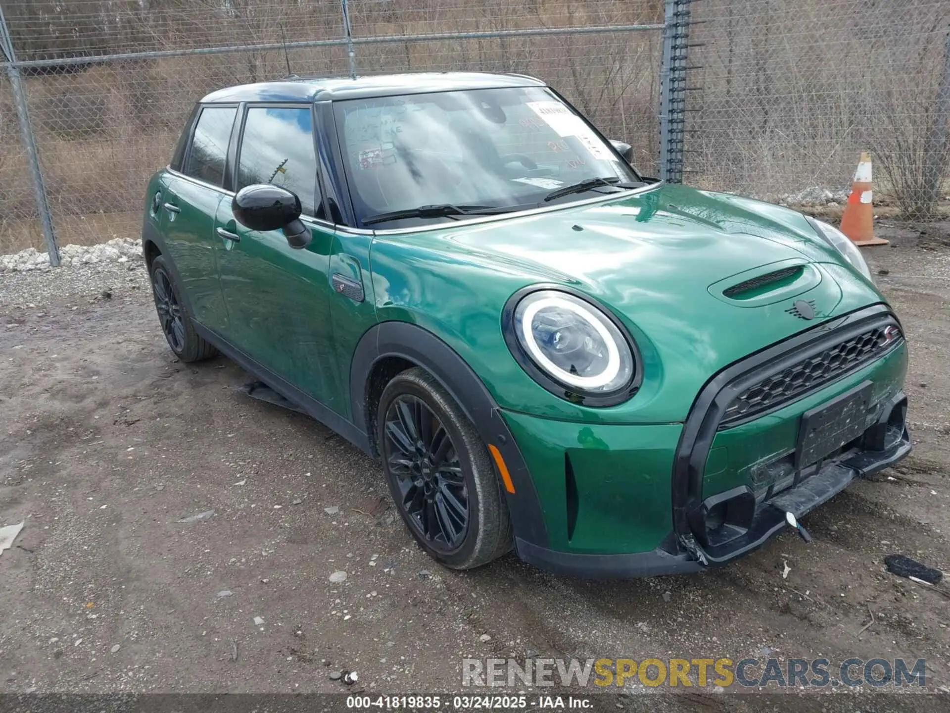 1 Photograph of a damaged car WMW53DK08R2U79106 MINI HARDTOP 2024