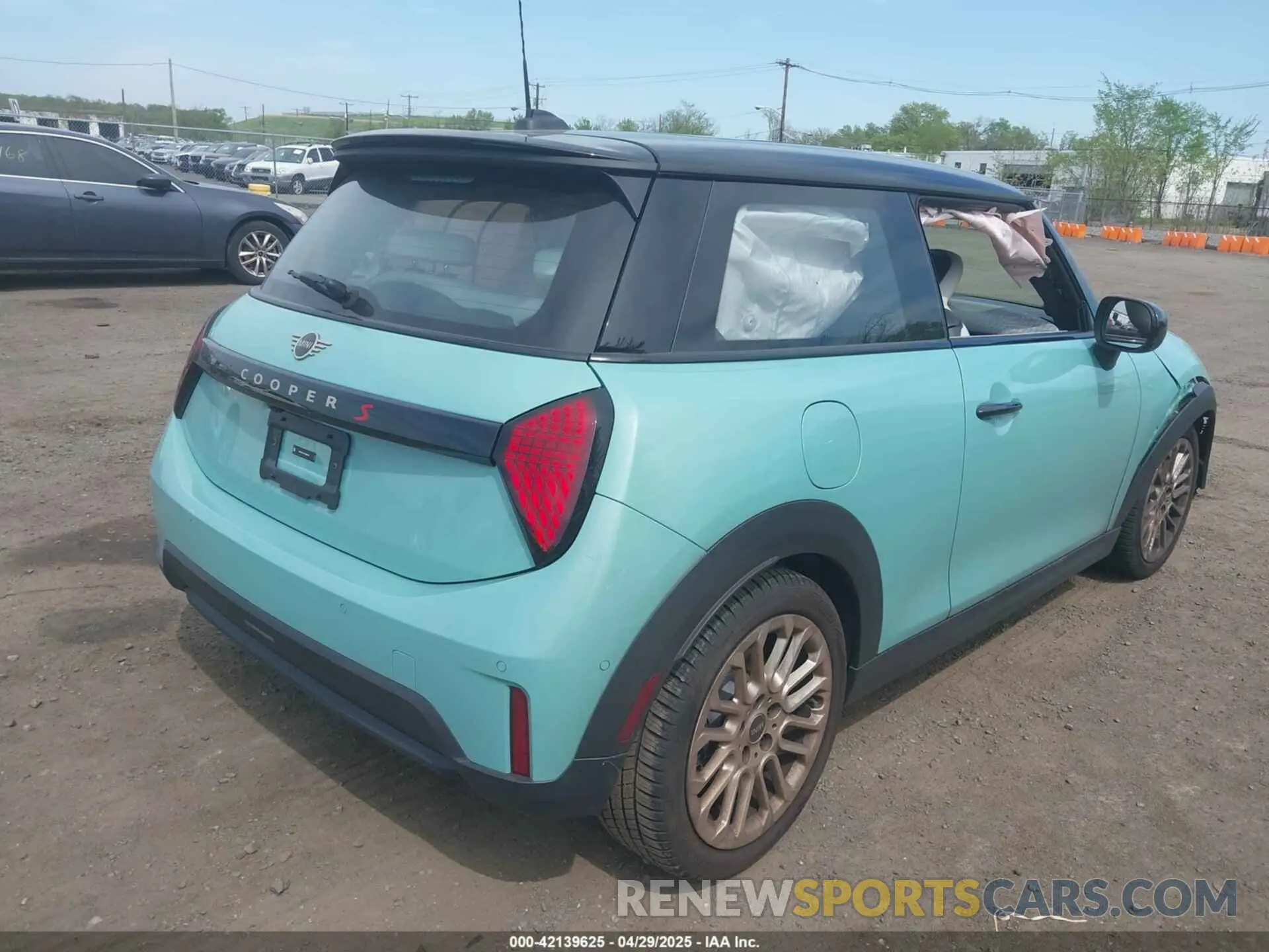 4 Photograph of a damaged car WMW23GD05S2W24870 MINI HARDTOP 2025