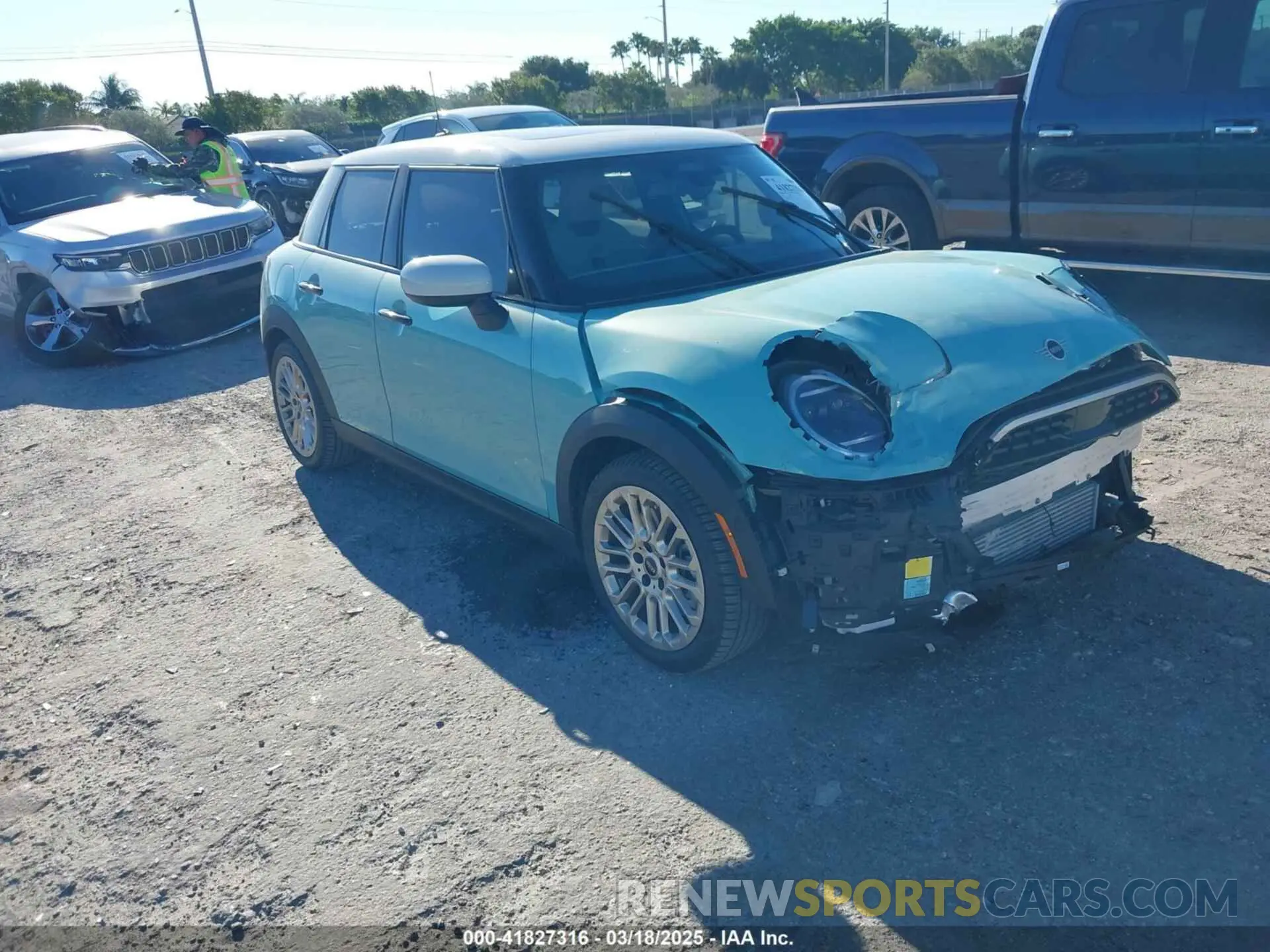 1 Фотография поврежденного автомобиля WMW53GD02S2W35855 MINI HARDTOP 2025