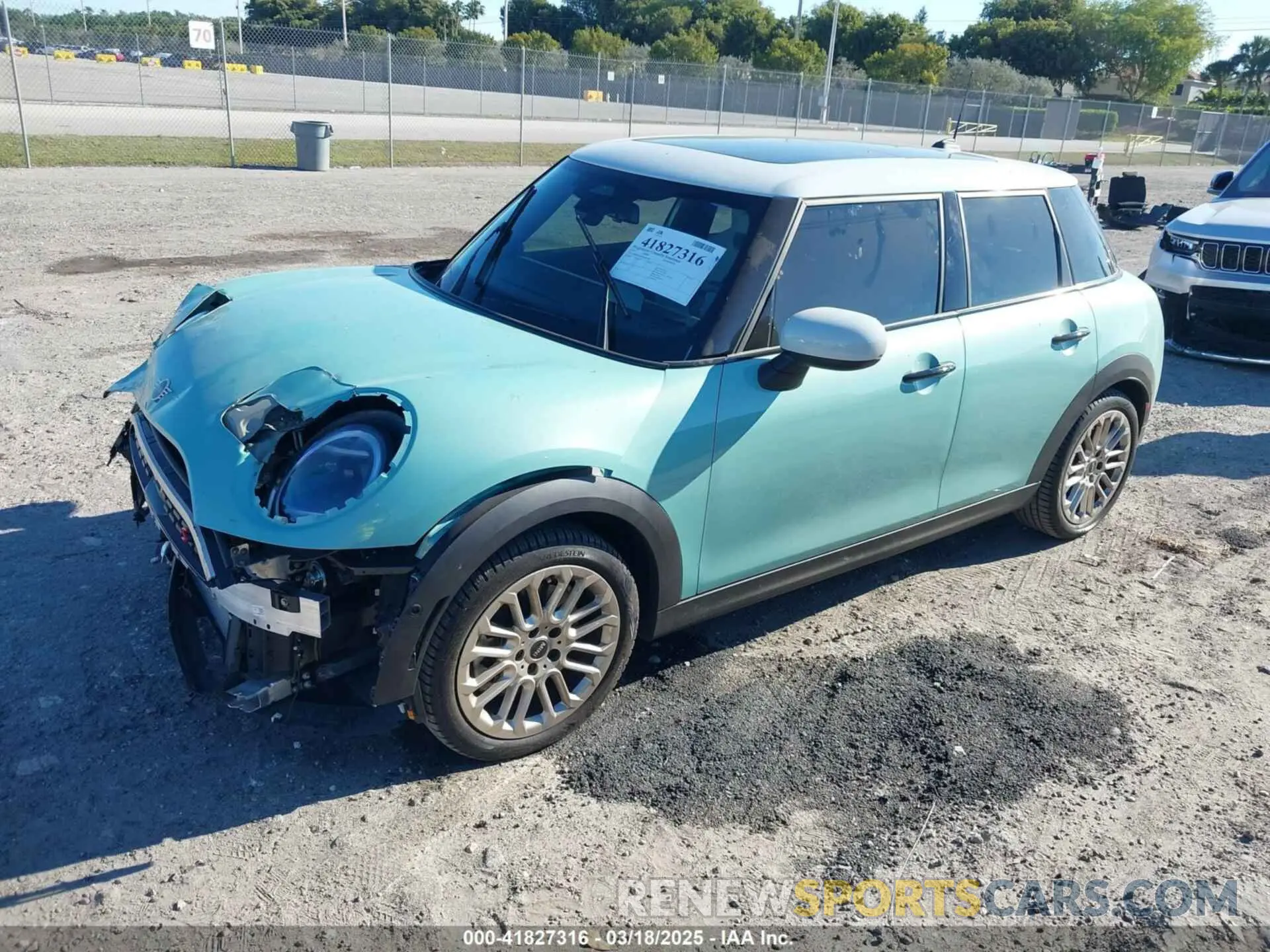 2 Фотография поврежденного автомобиля WMW53GD02S2W35855 MINI HARDTOP 2025