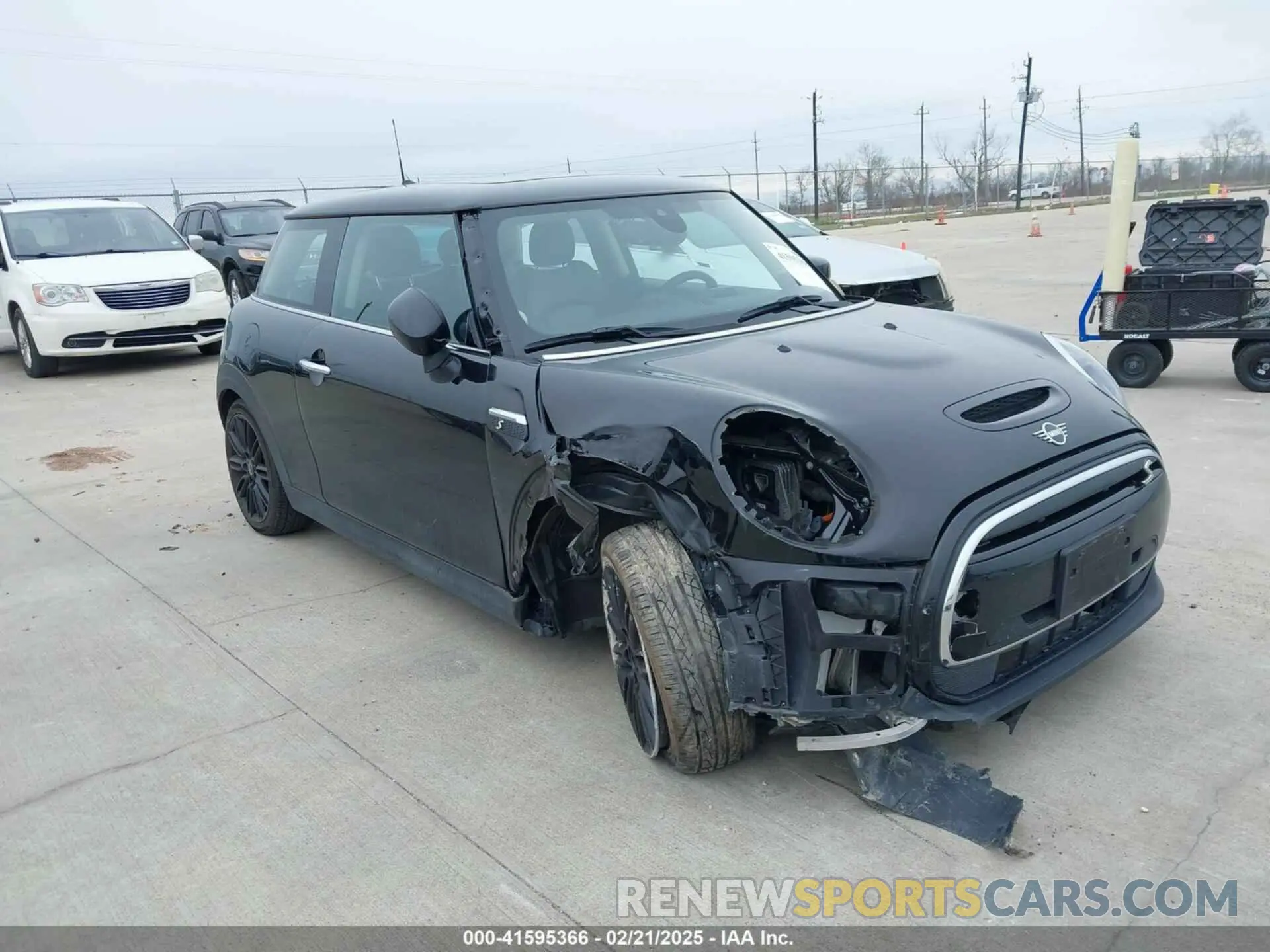 1 Photograph of a damaged car WMW13DJ0XN2S07716 MINI SE HARDTOP 2022