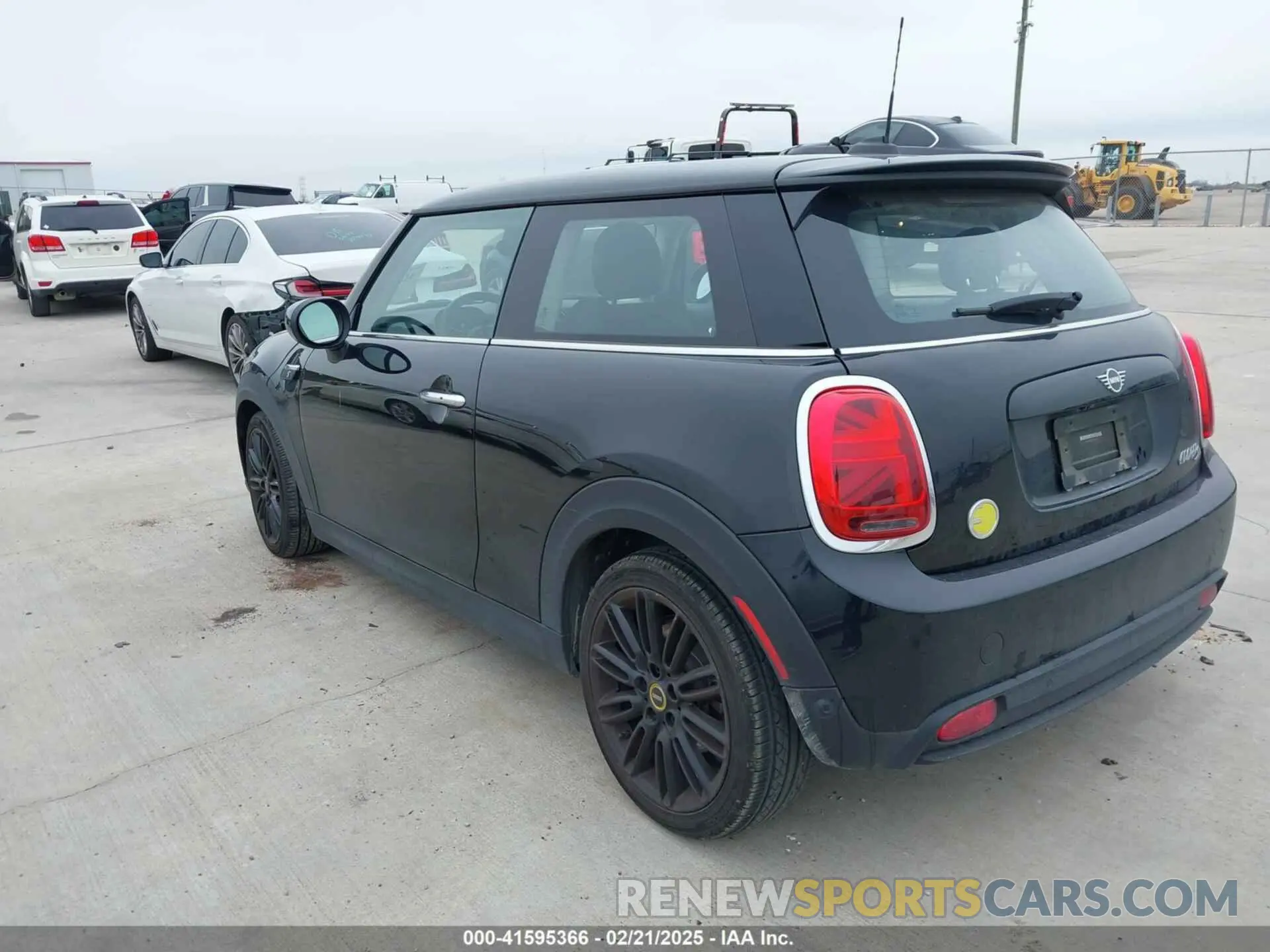 3 Photograph of a damaged car WMW13DJ0XN2S07716 MINI SE HARDTOP 2022