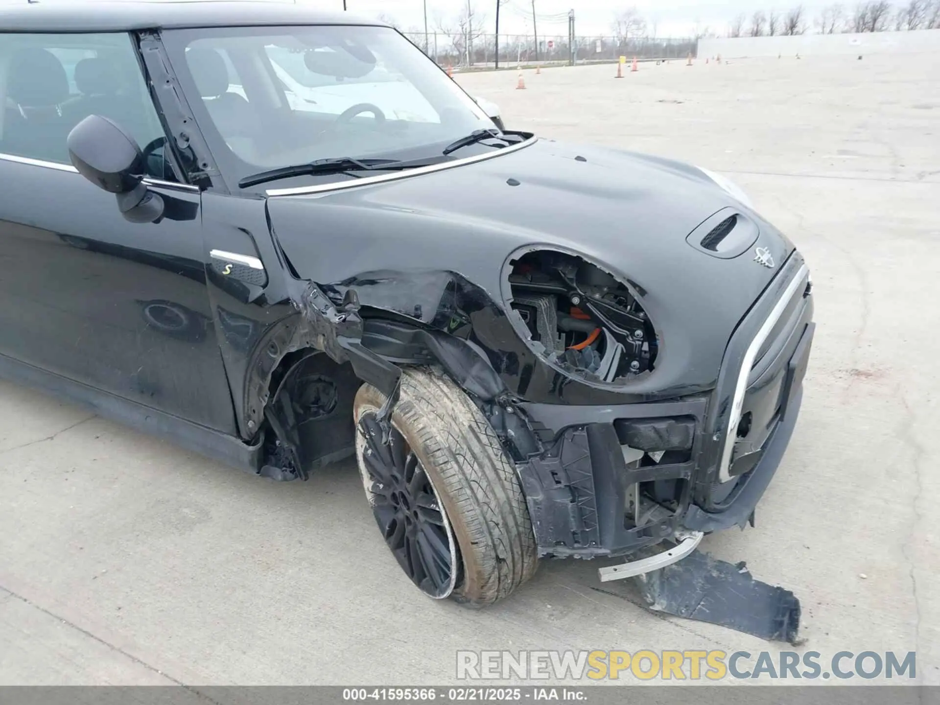 6 Photograph of a damaged car WMW13DJ0XN2S07716 MINI SE HARDTOP 2022