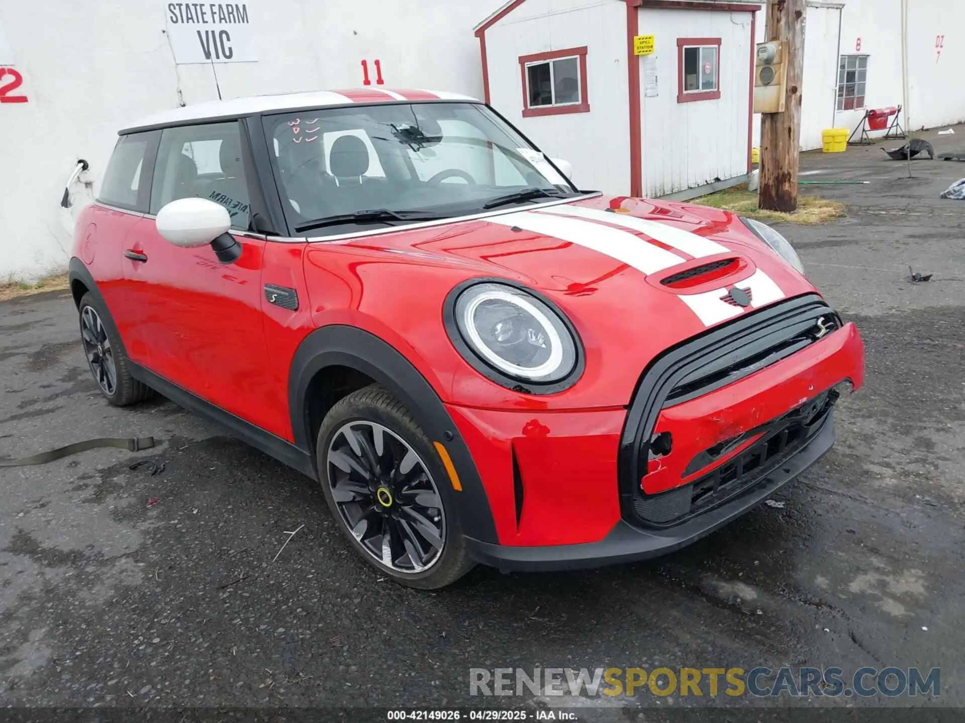 1 Photograph of a damaged car WMW13DJ06R2V85604 MINI SE HARDTOP 2024