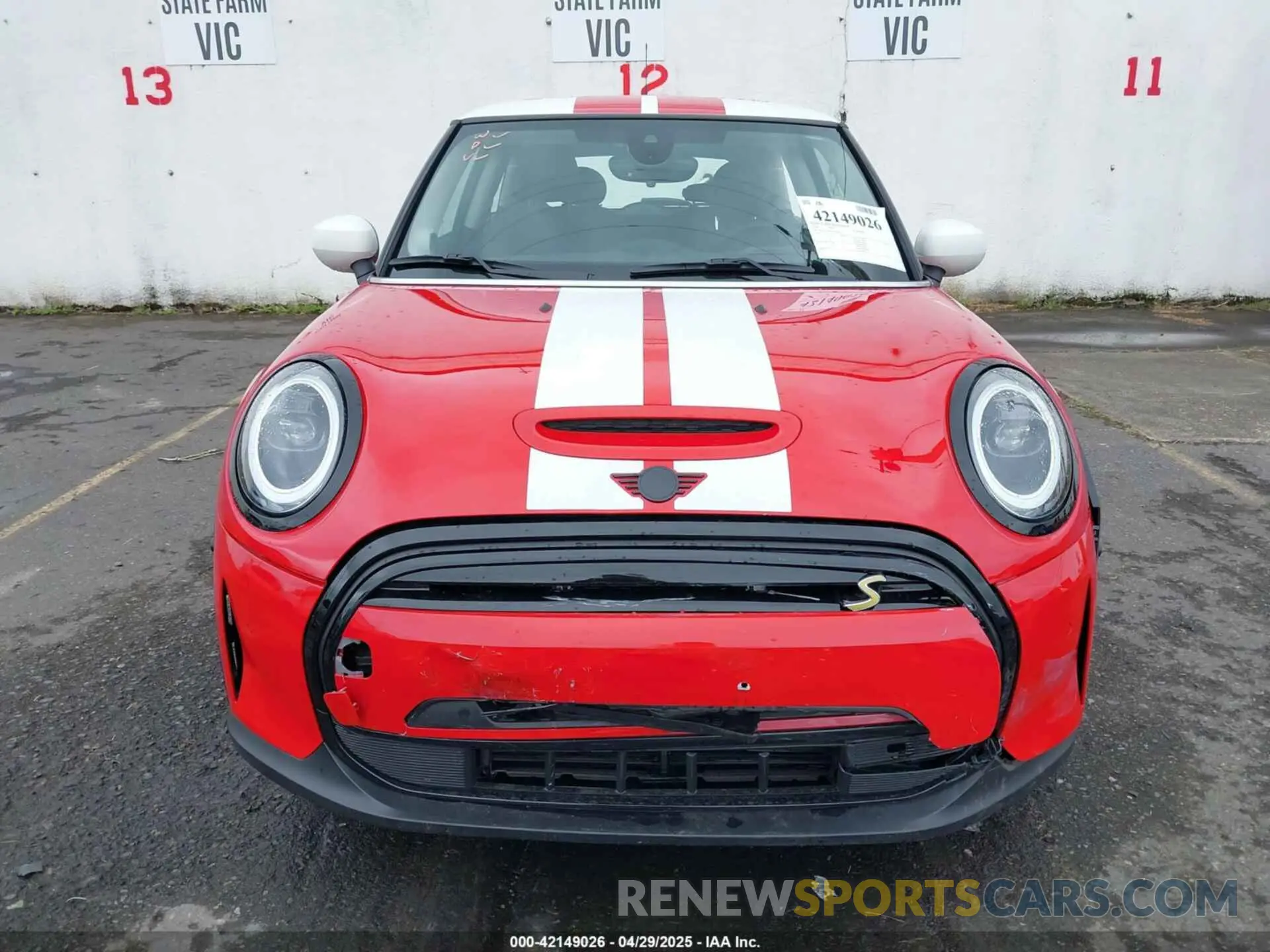 12 Photograph of a damaged car WMW13DJ06R2V85604 MINI SE HARDTOP 2024