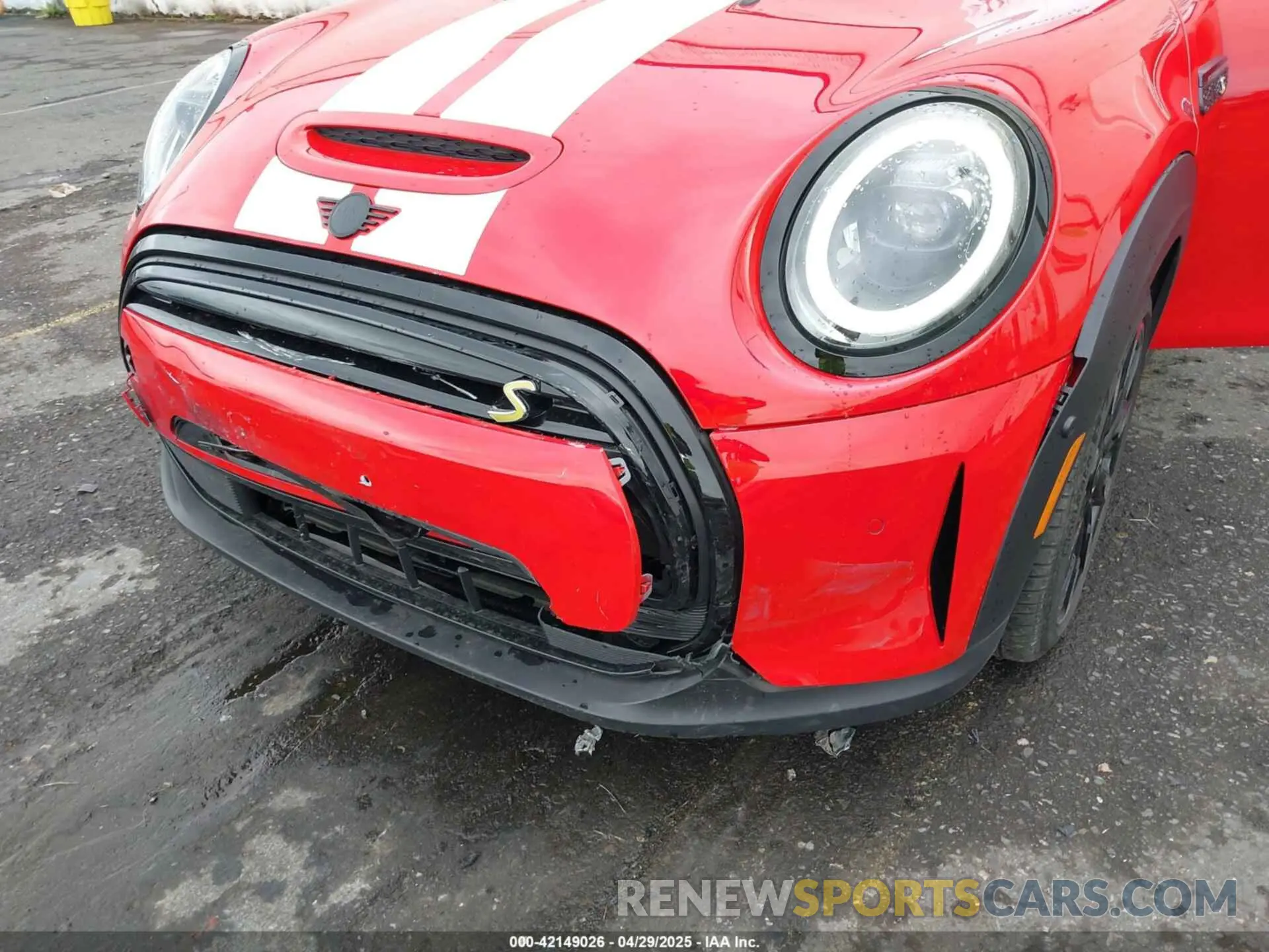 19 Photograph of a damaged car WMW13DJ06R2V85604 MINI SE HARDTOP 2024