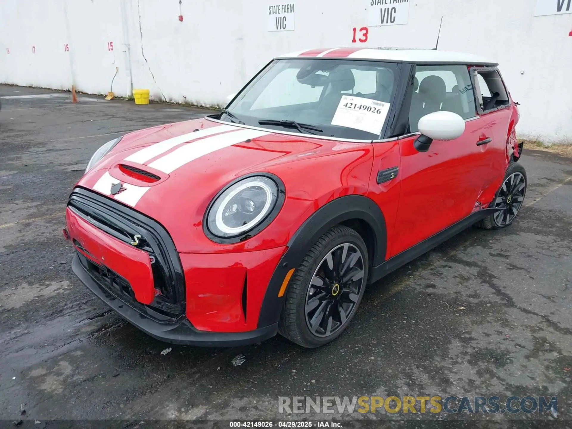 2 Photograph of a damaged car WMW13DJ06R2V85604 MINI SE HARDTOP 2024