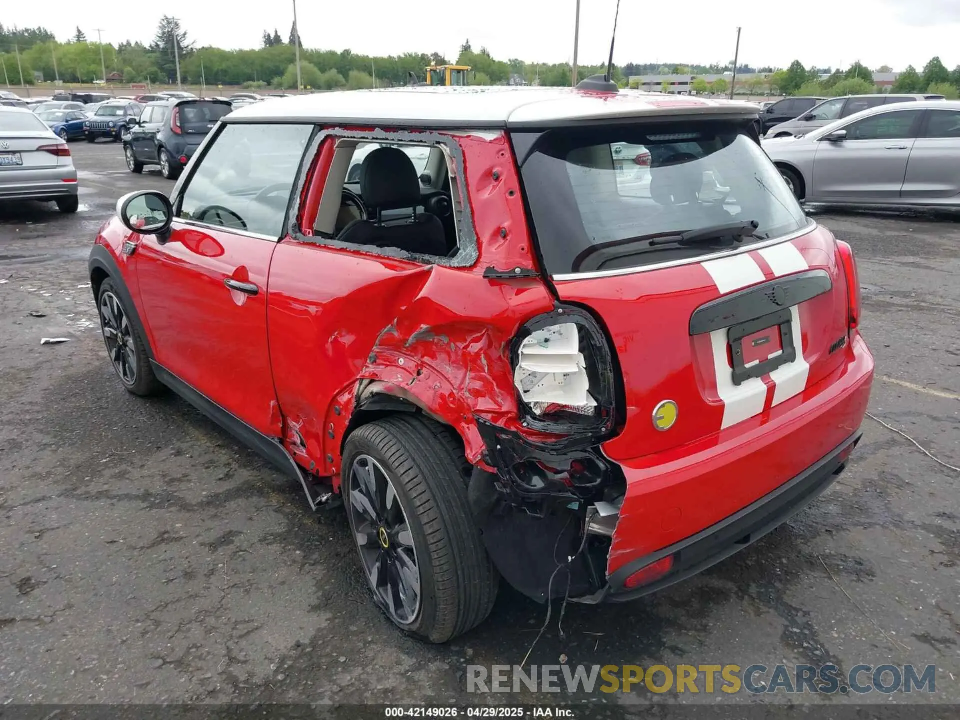 3 Photograph of a damaged car WMW13DJ06R2V85604 MINI SE HARDTOP 2024