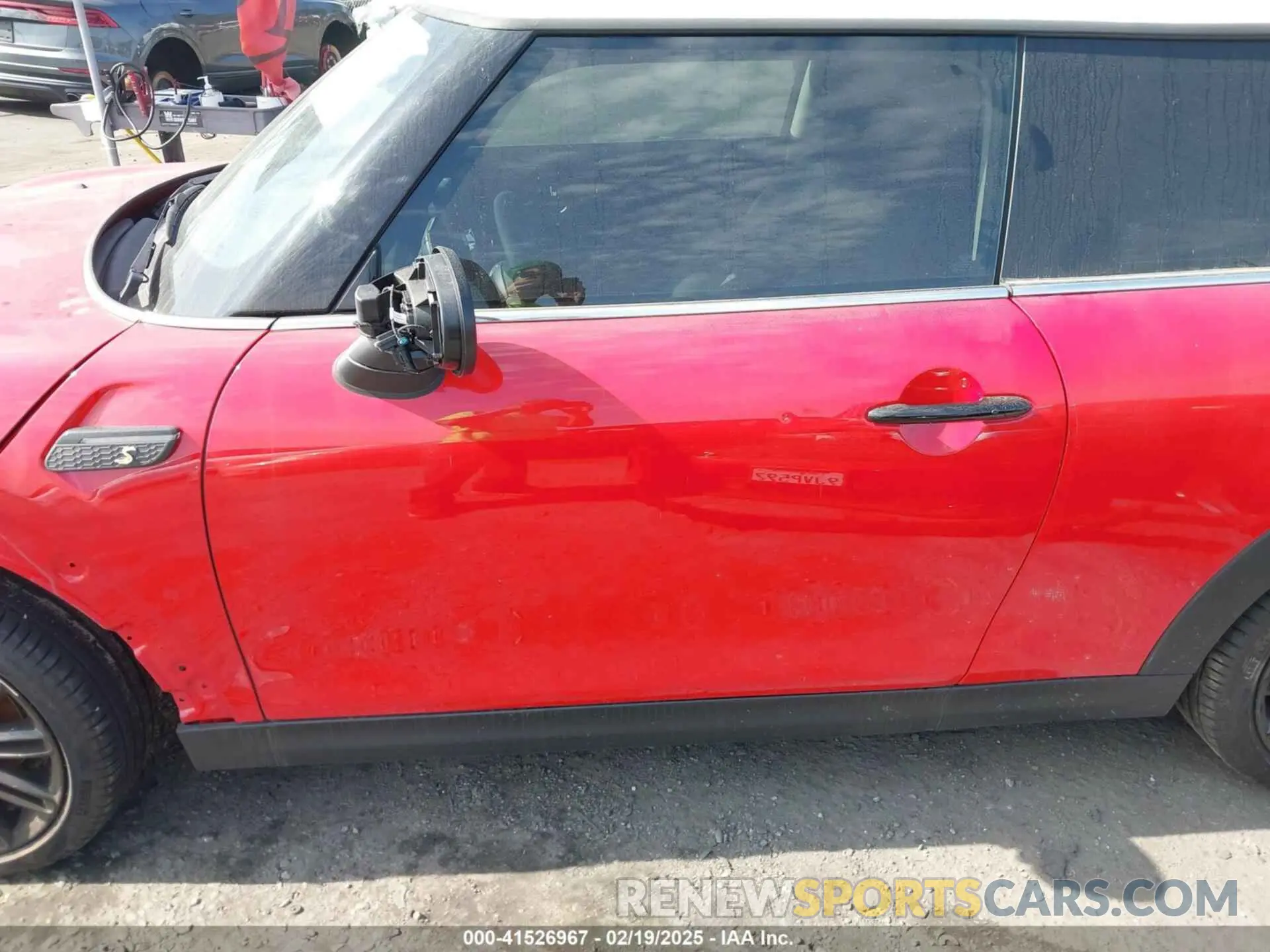 15 Фотография поврежденного автомобиля WMW13DJ08R2U82328 MINI SE HARDTOP 2024