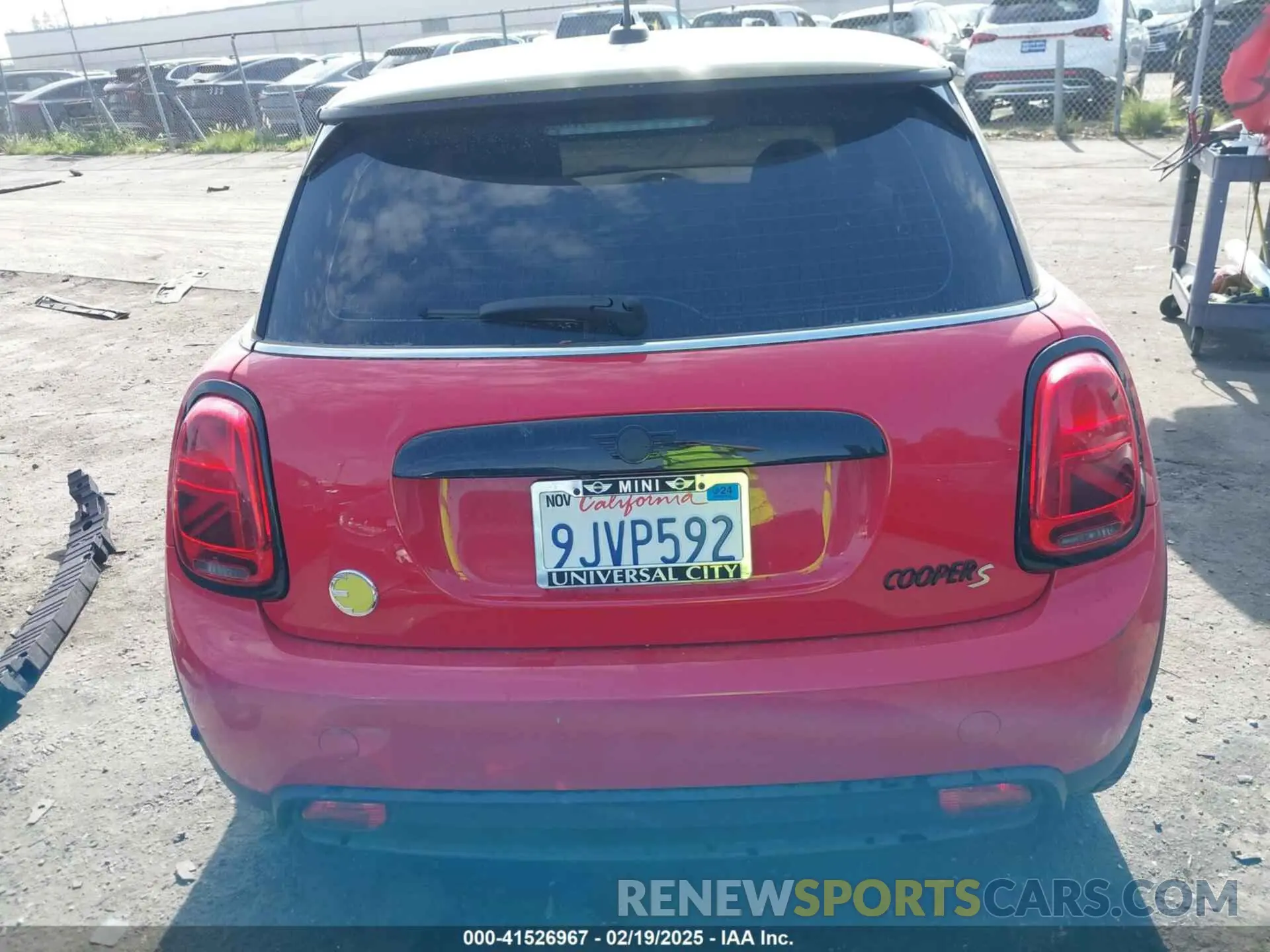17 Фотография поврежденного автомобиля WMW13DJ08R2U82328 MINI SE HARDTOP 2024