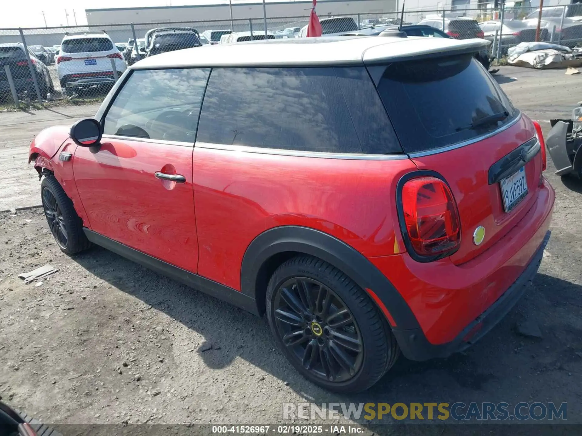 3 Фотография поврежденного автомобиля WMW13DJ08R2U82328 MINI SE HARDTOP 2024