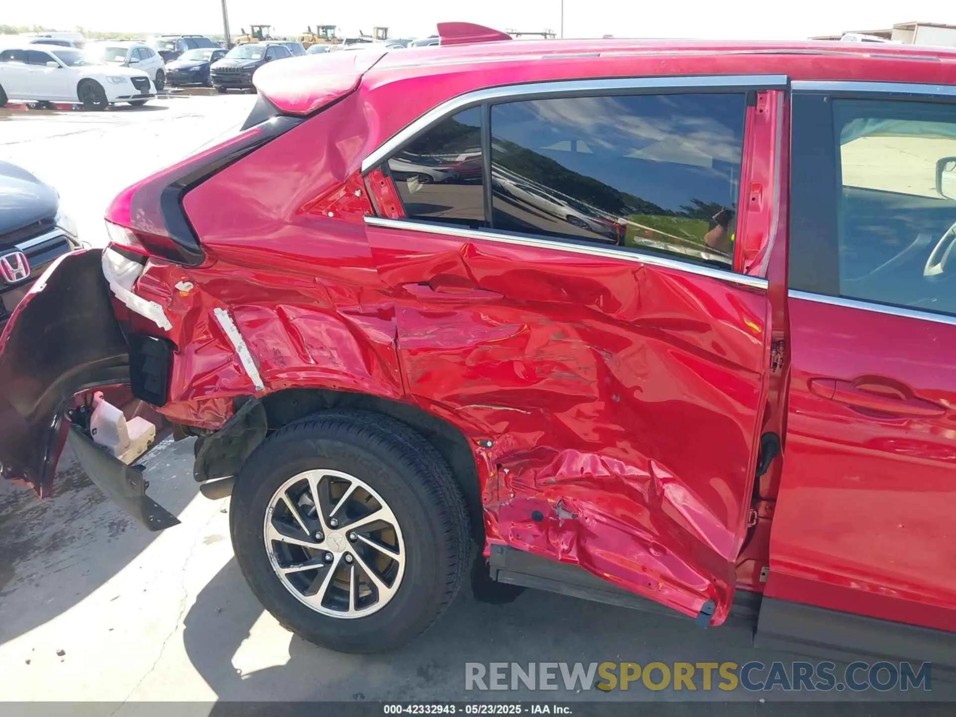 17 Photograph of a damaged car JA4ATUAA9RZ001094 MITSUBISHI ECLIPSE CROSS 2024