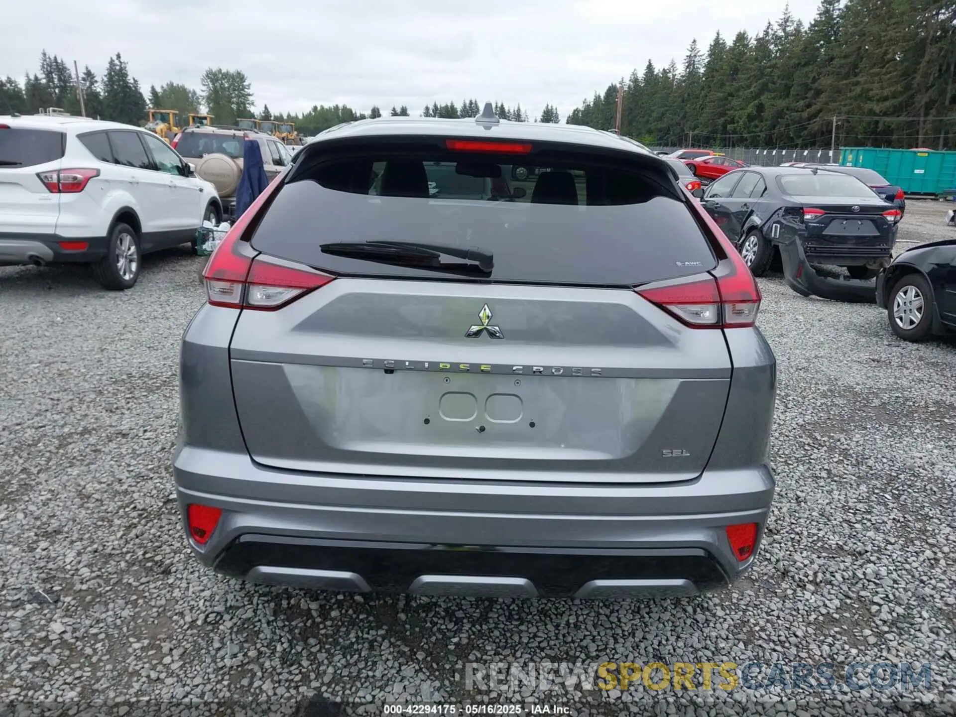 17 Photograph of a damaged car JA4ATWAA1RZ010562 MITSUBISHI ECLIPSE CROSS 2024