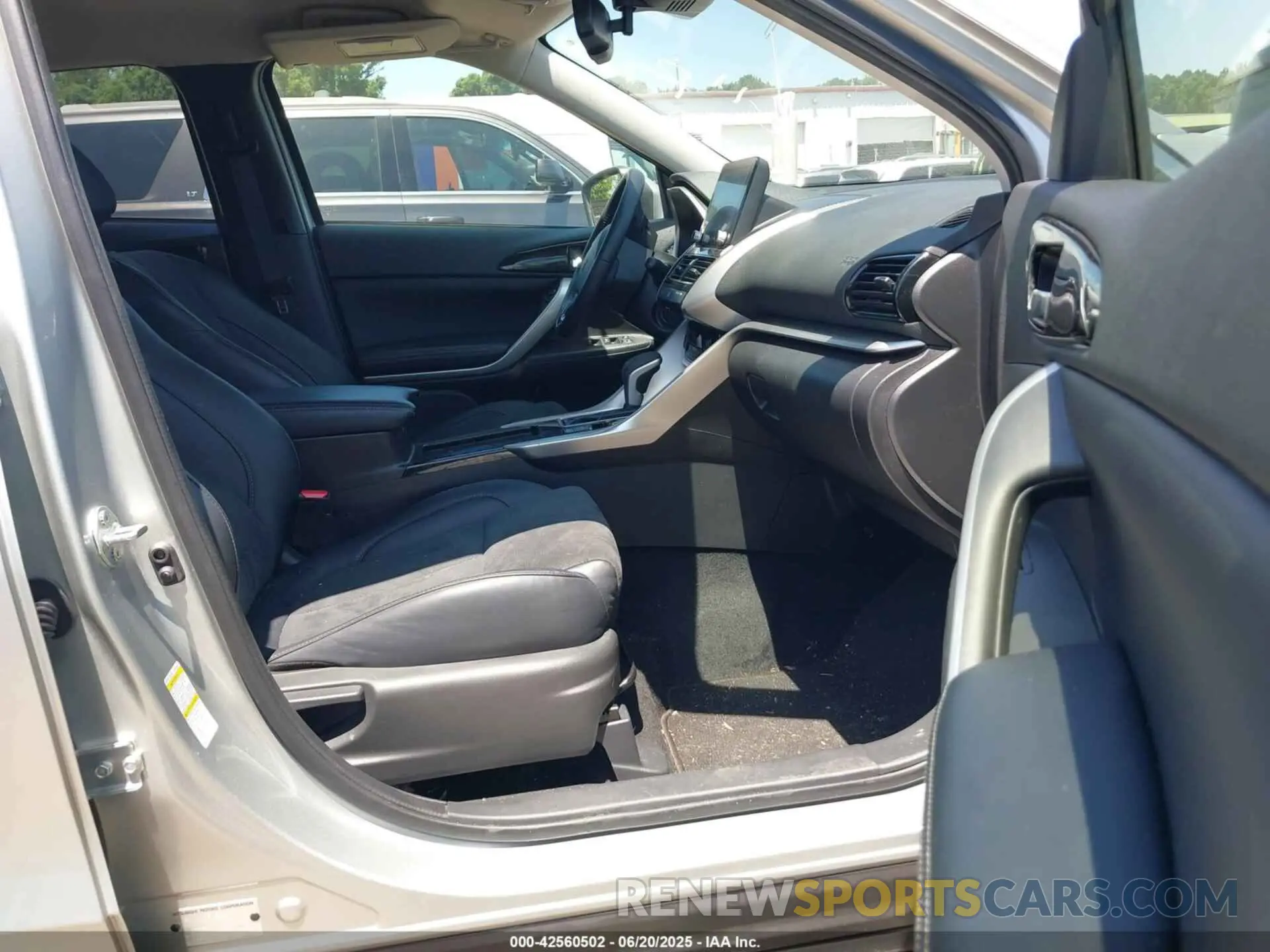 5 Photograph of a damaged car JA4ATWAA1RZ068350 MITSUBISHI ECLIPSE CROSS 2024
