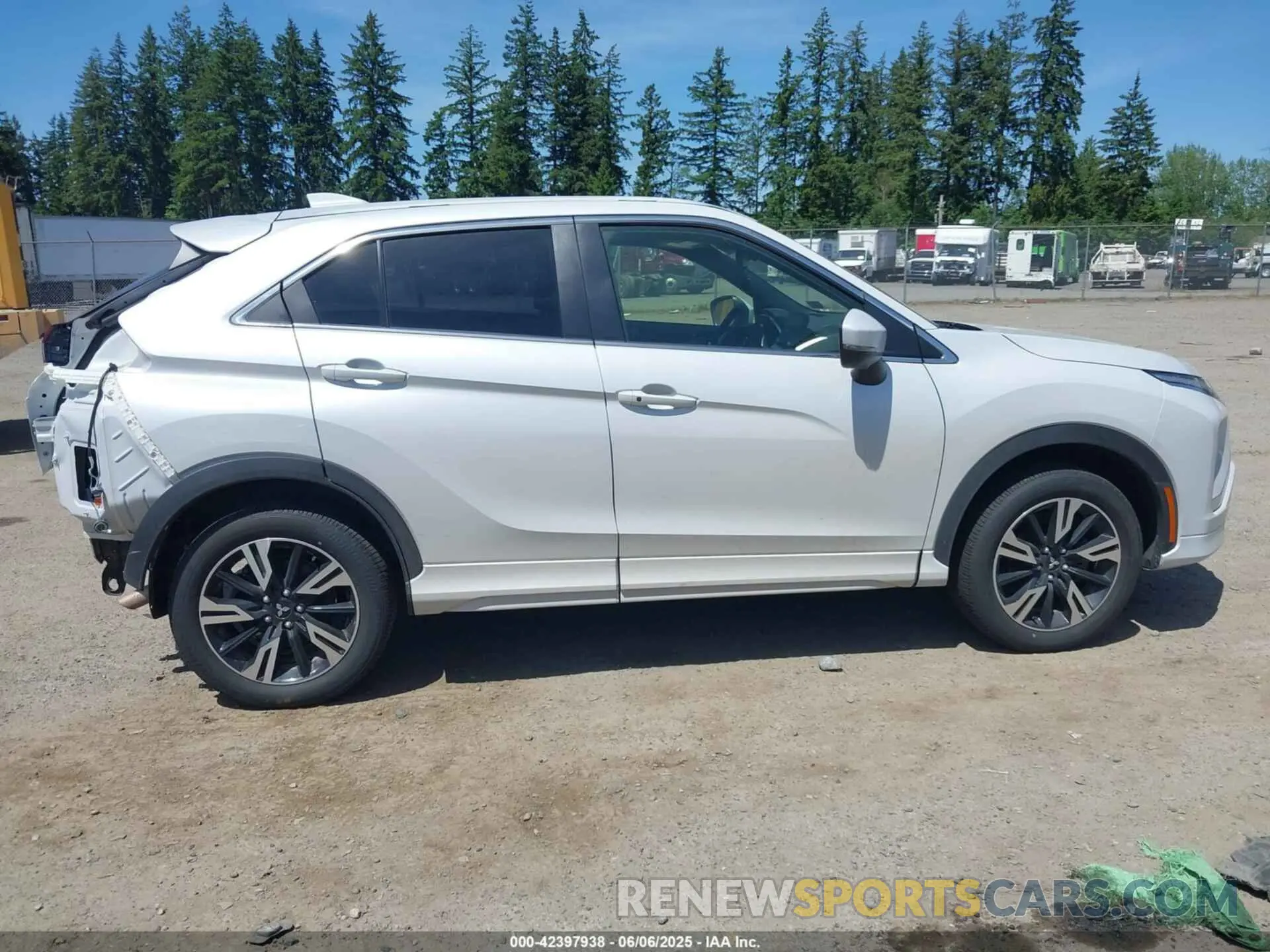 14 Photograph of a damaged car JA4ATWAA6RZ077464 MITSUBISHI ECLIPSE CROSS 2024