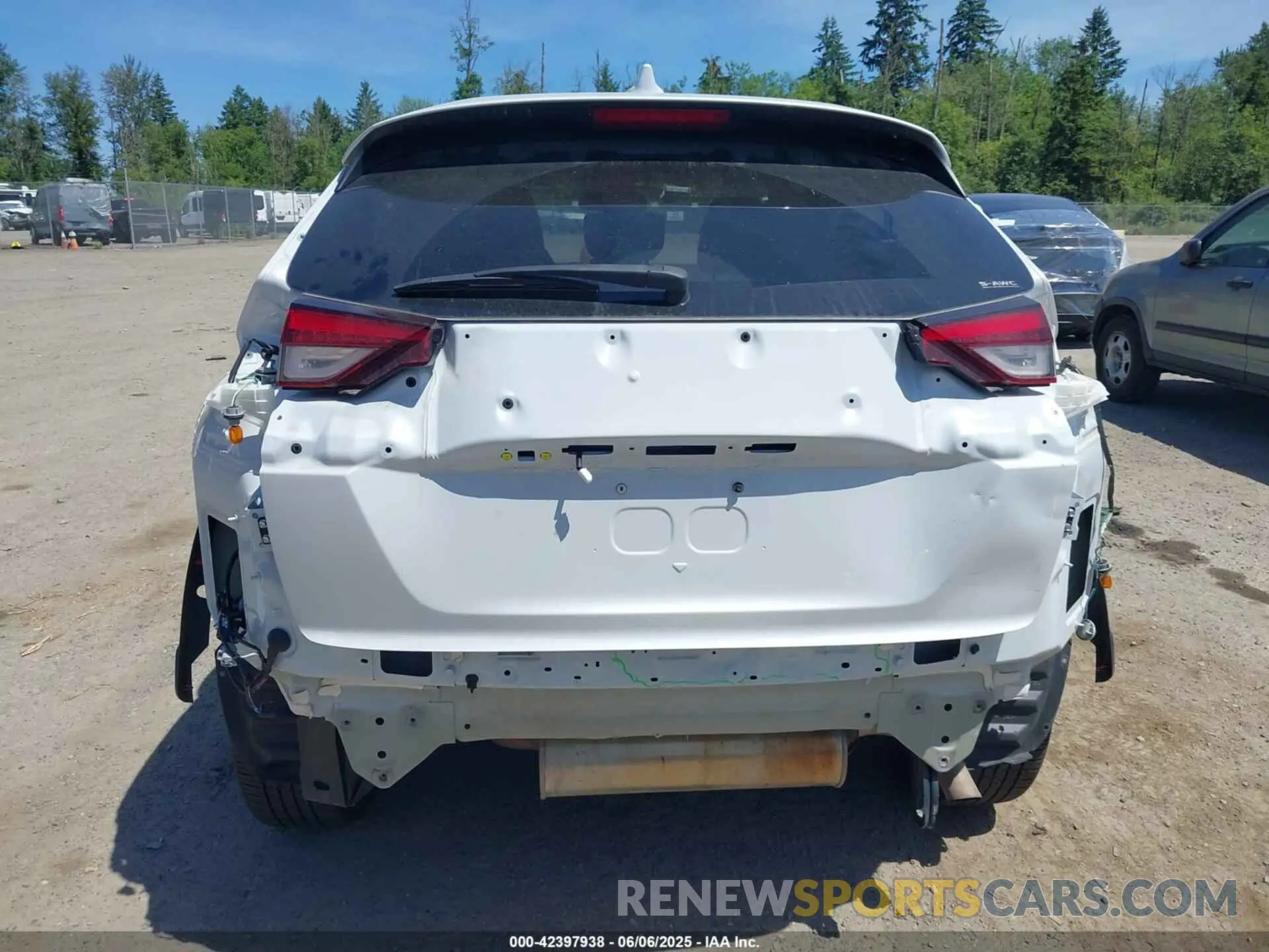 17 Photograph of a damaged car JA4ATWAA6RZ077464 MITSUBISHI ECLIPSE CROSS 2024