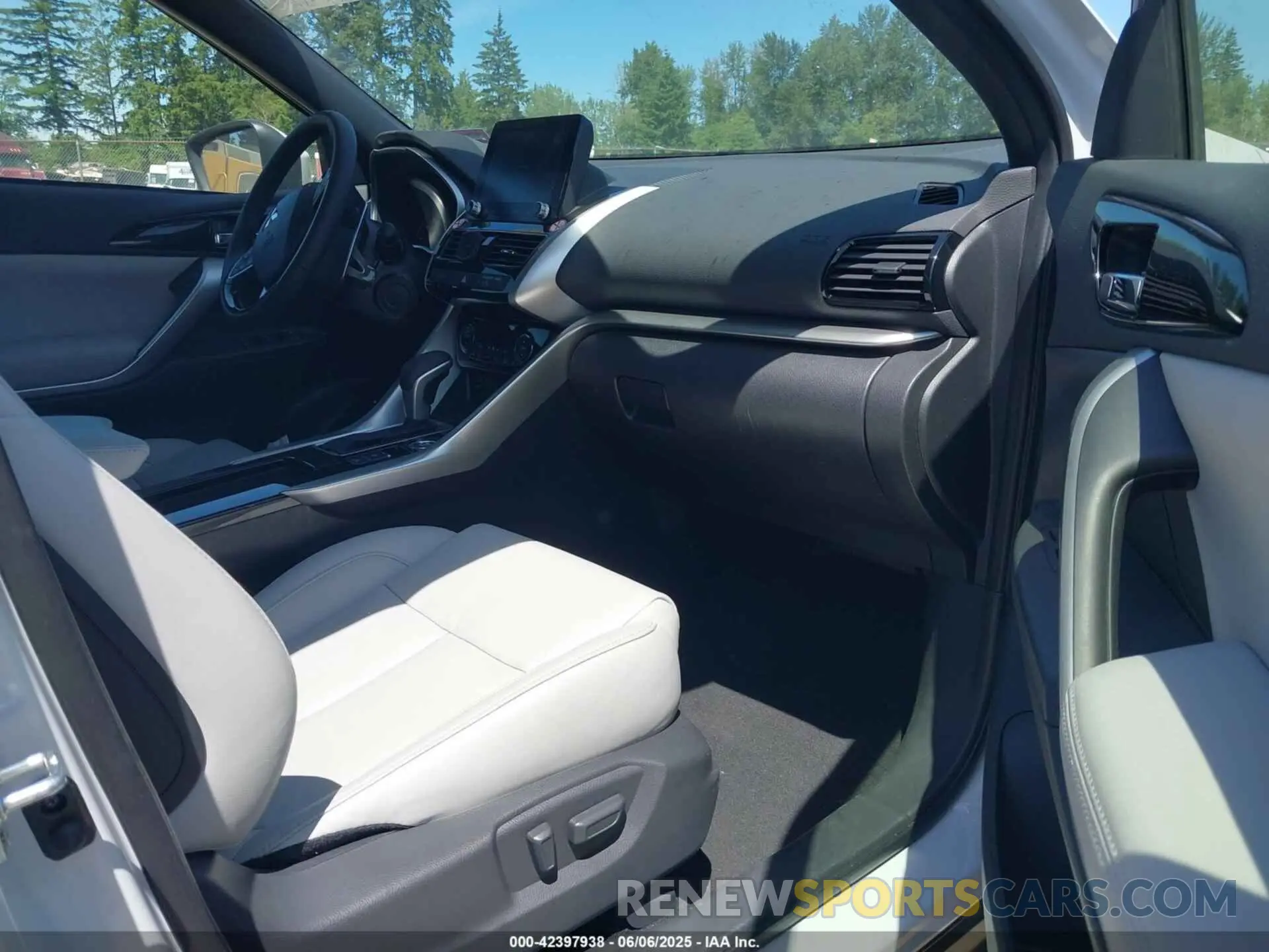 5 Photograph of a damaged car JA4ATWAA6RZ077464 MITSUBISHI ECLIPSE CROSS 2024