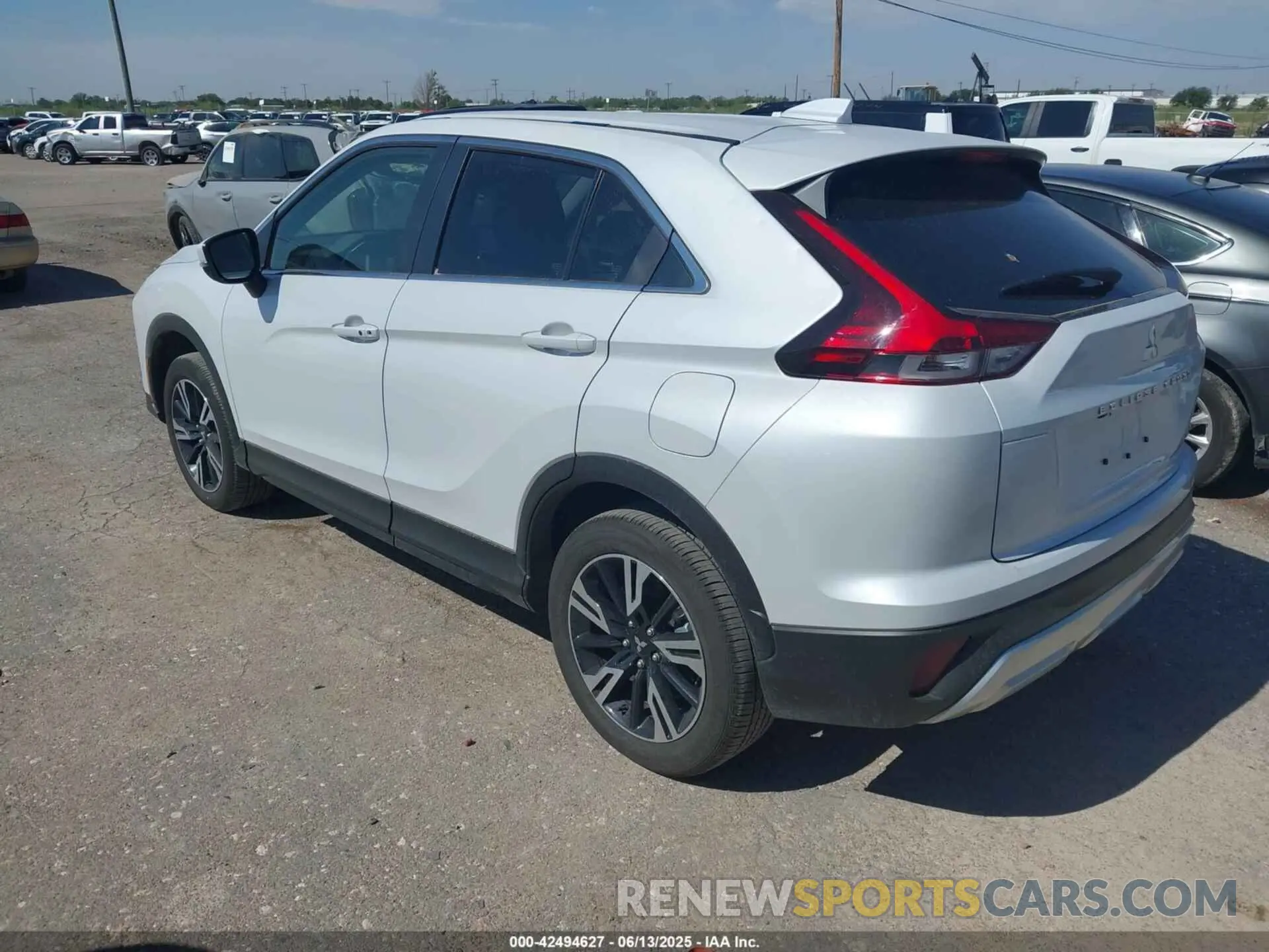3 Фотография поврежденного автомобиля JA4ATWAA2SZ009202 MITSUBISHI ECLIPSE CROSS 2025