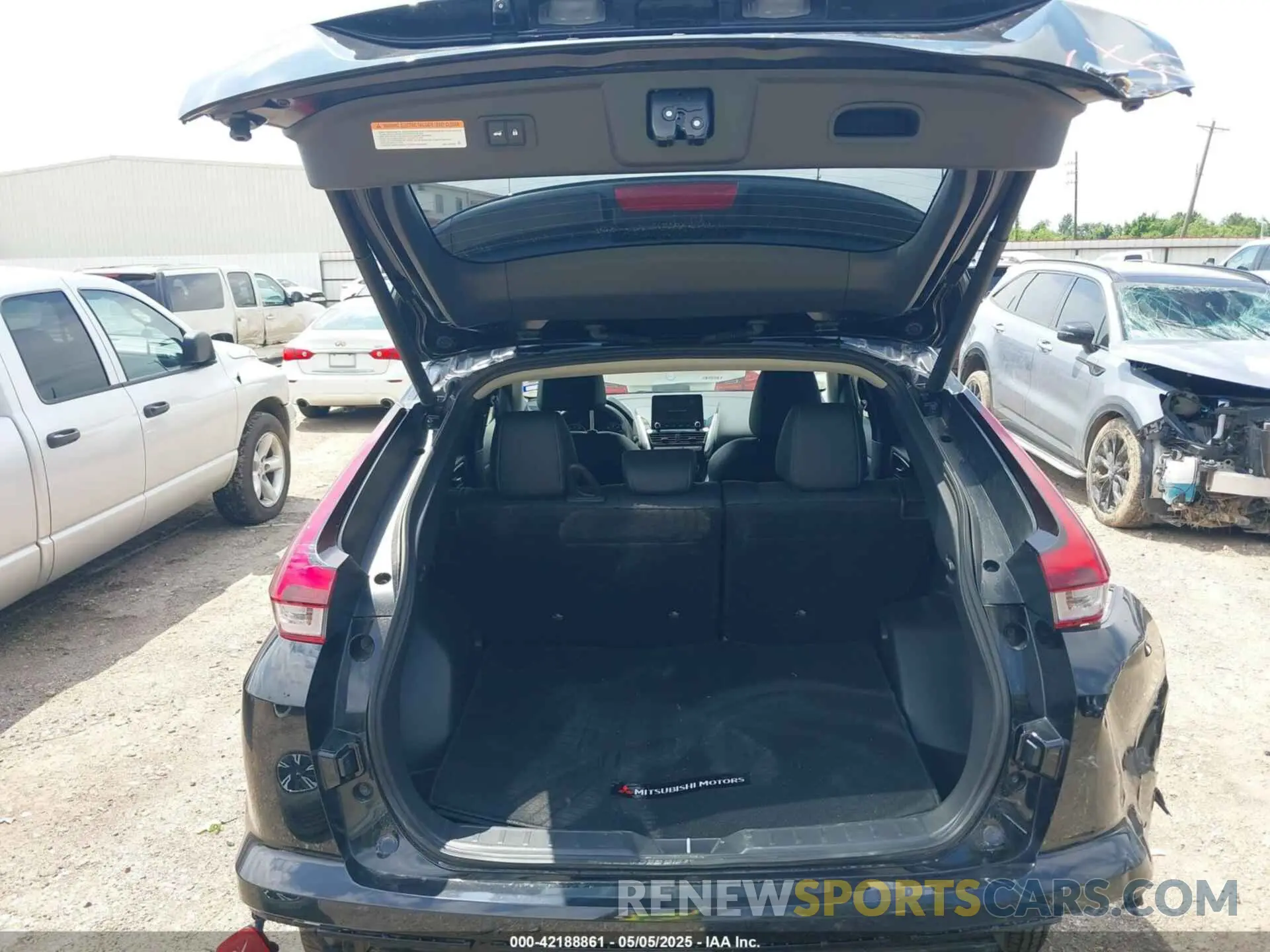 17 Photograph of a damaged car JA4ATWAA5SZ004141 MITSUBISHI ECLIPSE CROSS 2025