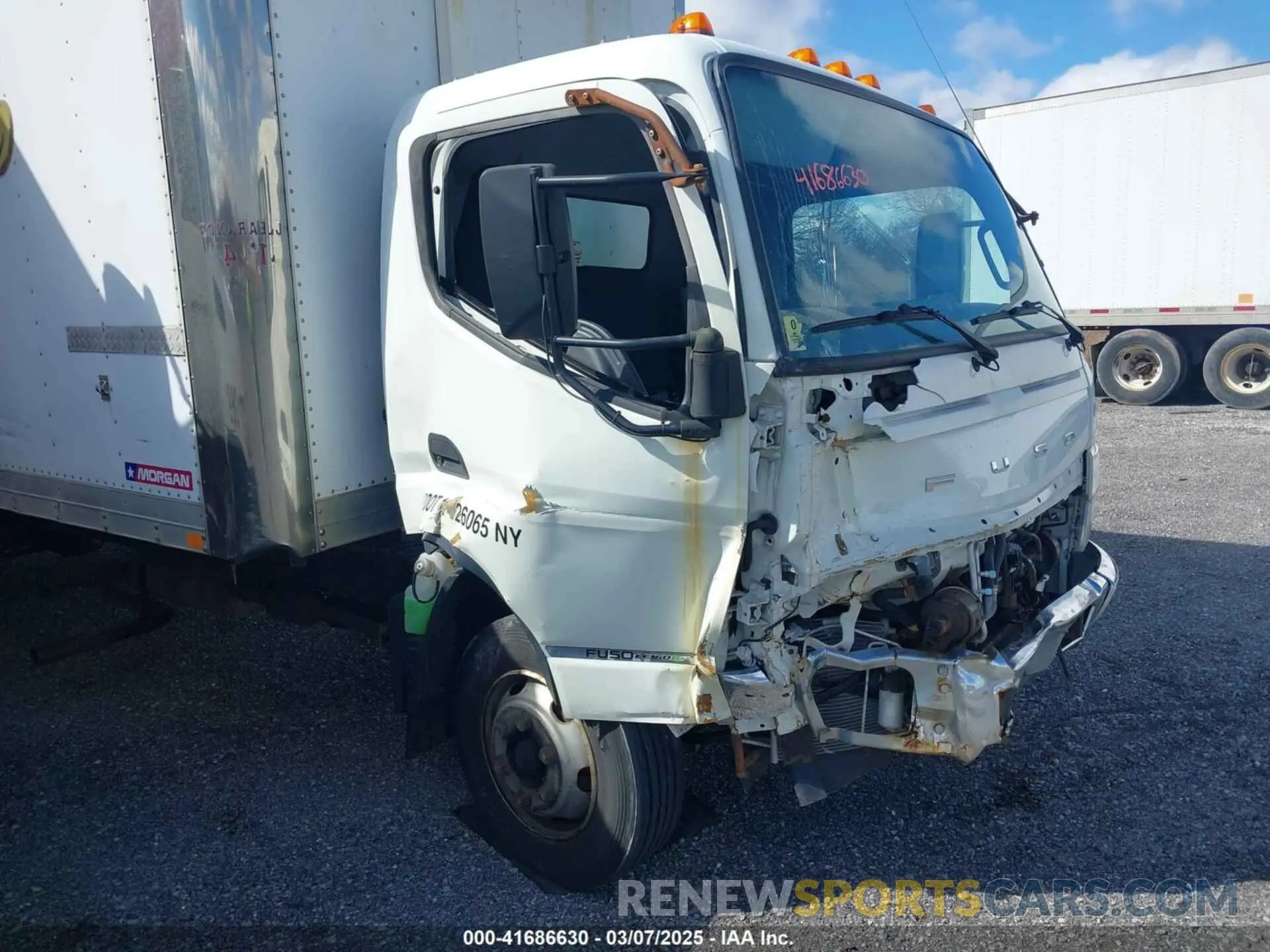 11 Photograph of a damaged car 4UZBVH112KGKE3536 MITSUBISHI FEC7TS 2019