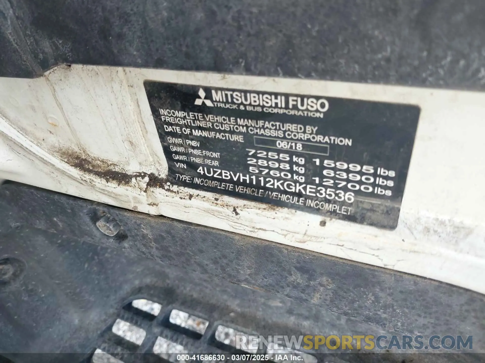 8 Photograph of a damaged car 4UZBVH112KGKE3536 MITSUBISHI FEC7TS 2019