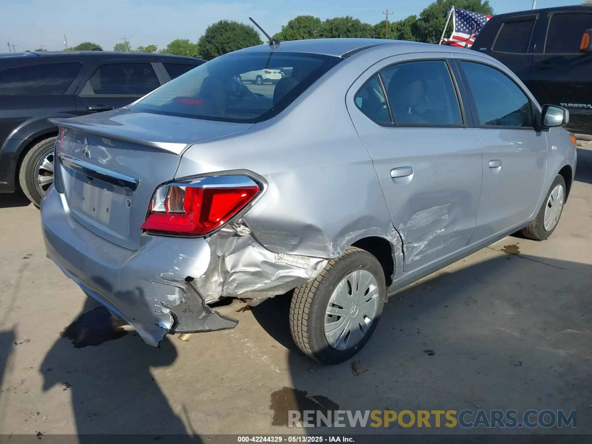 4 Photograph of a damaged car ML32FUFJXPHF04233 MITSUBISHI MIRAGE G4 2023