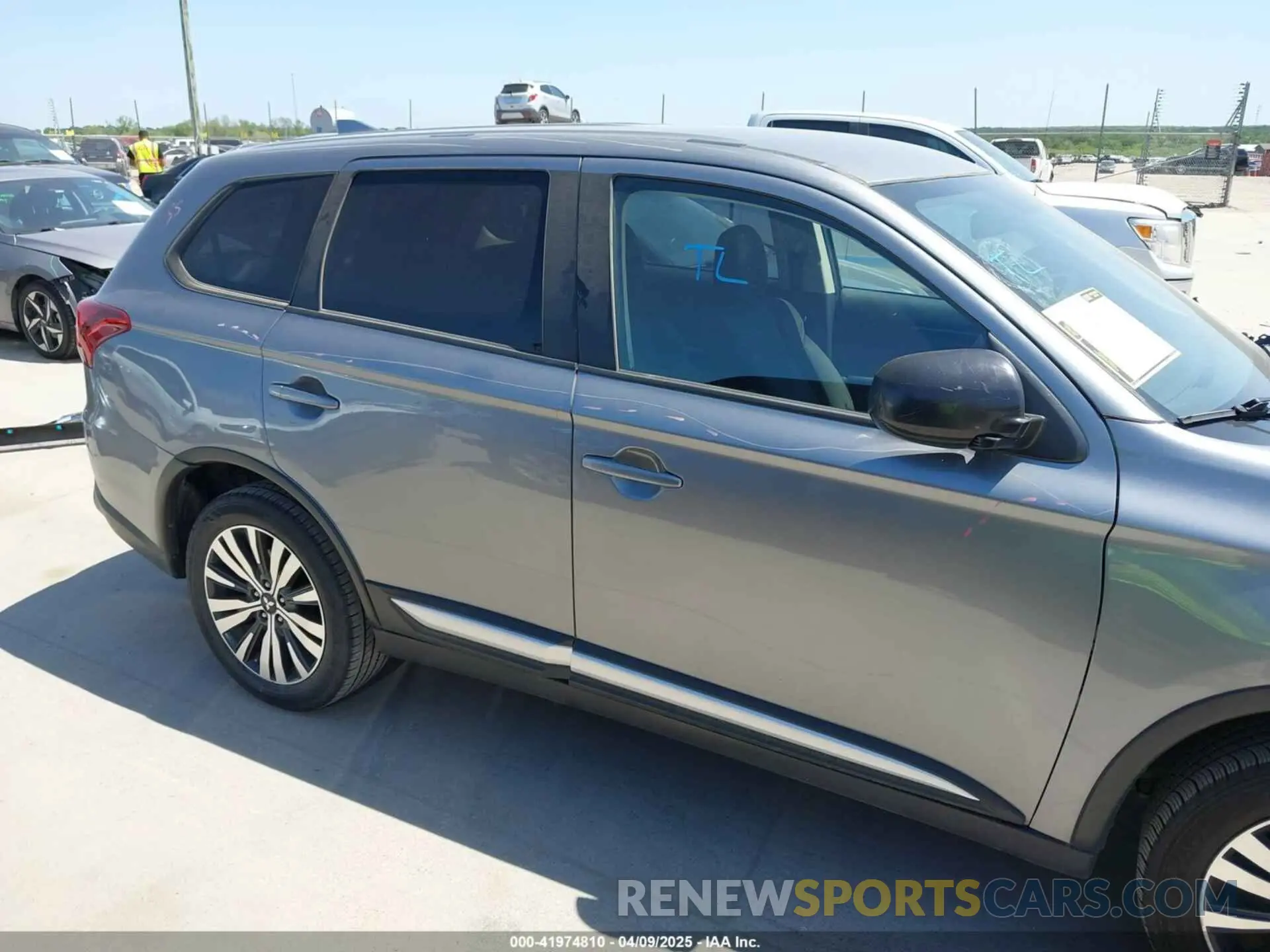 14 Фотография поврежденного автомобиля JA4AD2A31KJ000609 MITSUBISHI OUTLANDER 2019