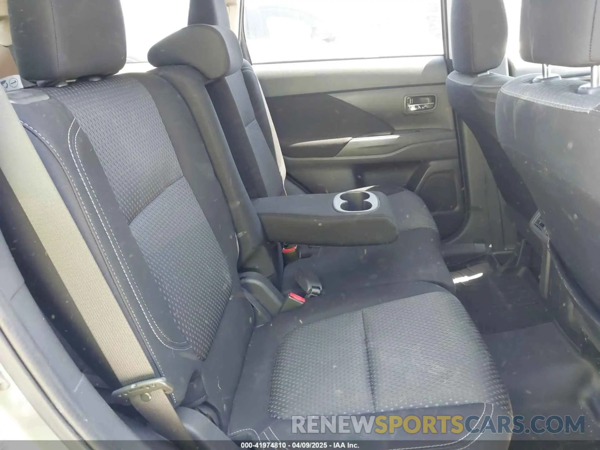 8 Фотография поврежденного автомобиля JA4AD2A31KJ000609 MITSUBISHI OUTLANDER 2019