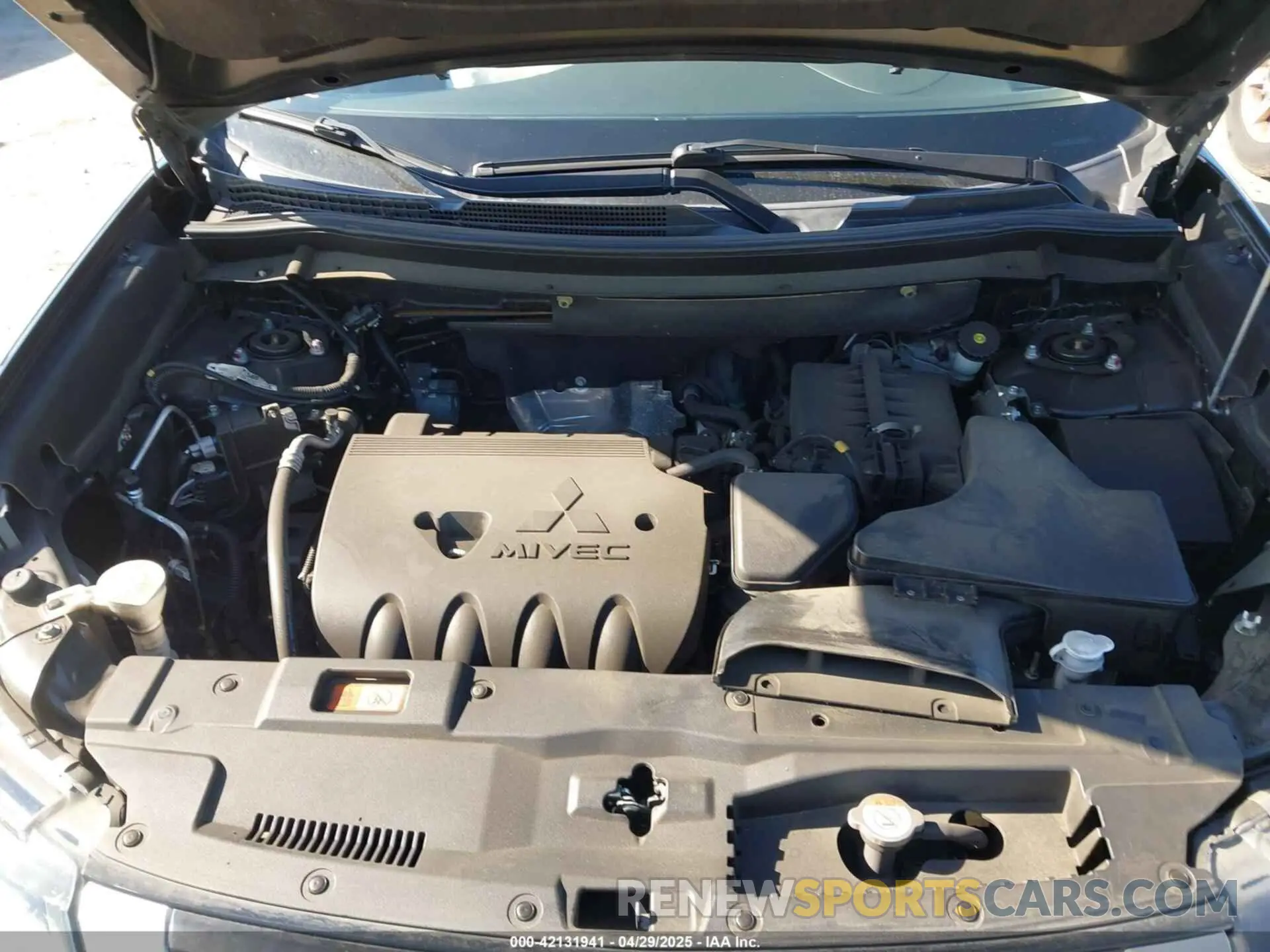 10 Photograph of a damaged car JA4AD2A32KJ002207 MITSUBISHI OUTLANDER 2019