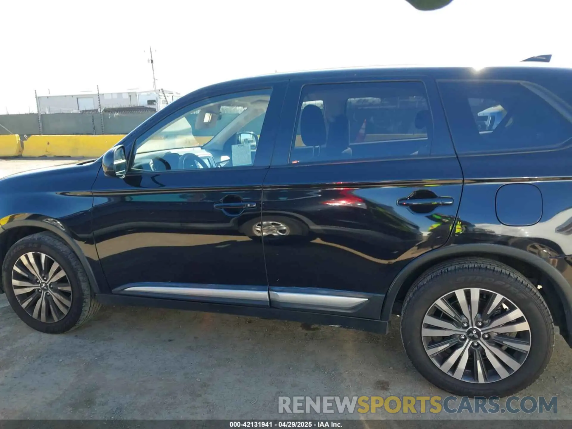 14 Photograph of a damaged car JA4AD2A32KJ002207 MITSUBISHI OUTLANDER 2019