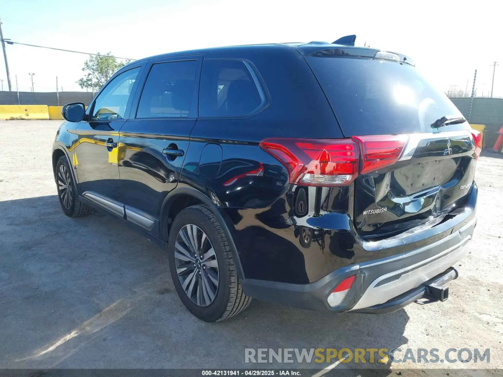3 Photograph of a damaged car JA4AD2A32KJ002207 MITSUBISHI OUTLANDER 2019